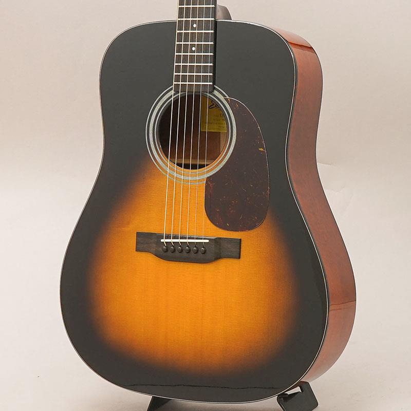 楽器種別：新品EASTMAN/新品 商品一覧＞＞アコースティック・エレアコギター【175，000円〜335，000円】 商品一覧＞＞アコースティックギター/EASTMAN 商品一覧＞＞アコギ買うなら、当店で！出荷前の検品・調整はもちろん、丁寧梱包でお届けします！EASTMAN E10D-TC-SB イーストマン商品説明リーズナブルな価格ながらも、高いクオリティを誇るモデルを生み出し続けている「EASTMAN〜イーストマン〜」。長年ヴァイオリン、チェロ、コントラバスを作り続け培った技術がギター製作にも活かされています。さらに、近年は伝説のアコースティックブランド「ボジョア ギターズ」を買収し、そのエッセンスを存分に吸収しながら、より一層加工精度を高めております。こちら「E10-D-TC SB」は、スプルーストップにマホガニーサイドバック、ドレッドノートボディを持つ王道のD-18スタイル！！トップ材には希少なアディロンダックスプルースを採用！！イーストマン独自の技術「Thermo-Cure」という熱処理加工が施された材料をトップ板に使用することによって、新品の状態でも反応が良く、まるで長年弾き込まれたギターかのようなふくよかなサウンドを奏でます。アディロントップならではのブライトな鳴りと圧倒的なボリューム感が特に素晴らしい逸品。18スタイルらしい豊かなミッドレンジと軽やかなカントリーサウンドを存分に味わっていただける1本に仕上がっております。ボジョアと提携したことにより、格段にレベルが上がったイーストマン！！一音鳴らした瞬間に「良い...」と実感できる素晴らしいクオリティに仕上がっております。「ハイコストパフォーマンス」なギターではあるのですが、プライス関係なく「純粋に良いギターである」と感じさせる実力があります。是非一度お試しください！！商品詳細-Spec-Top : Solid Thermo Cure Adirondack SpruceBack&Side : Solid MahoganyBracing : Hand-Carved Scalloped XNeck : 1pc MahoganyNeck Profile : Traditional Even CFingerboard : EbonyFingerboard Radius : 12inchBridge : EbonyTruss Rod : Dual ActingTuners : Open-Gear V93NScale : 645.2mmNutWidth : 44.5mmCase : Hard Caseイケベカテゴリ_アコースティック・エレアコギター_アコースティックギター_EASTMAN_新品 SW_EASTMAN_新品 JAN:4582632720502 登録日:2026/09/18 アコースティックギター アコギ イーストマン