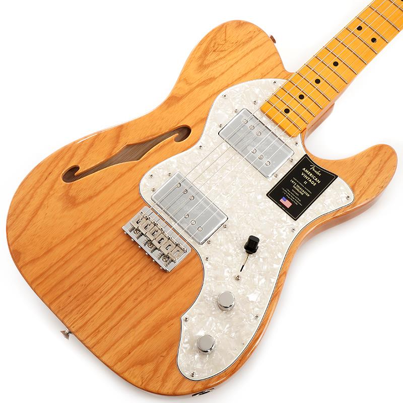 楽器種別：新品Fender USA/American Vintage II 商品一覧＞＞Fender USA/新品 商品一覧＞＞エレキギター【255，000円〜485，000円】 商品一覧＞＞TLタイプ/Fender USA 商品一覧＞＞当店のギターは、出荷前に専門スタッフが検品・調整しているので安心です！Fender USA American Vintage II 1972 Telecaster Thinline (Aged Natural/Maple)商品説明American Vintage II SeriesAmerican Vintage IIは、音楽の歴史を変えた革新的なエレクトリックギターとベースを、極めて正確に再現したシリーズです。当時の仕様を忠実に反映したボディシェイプ、ネック、ハードウェア構成、プレミアムなフィニッシュ、そして年代別にヴォイシングされ細部にまでこだわり抜いたピックアップを搭載し、本物のFenderクラフトマンシップとトーンのエッセンスを凝縮した一本です。Telecaster Thinlineは、重いアッシュ材を軽量化するためにセミホロウデザインを採用し、1968年7月にデビューしたモデルです。71年末にWdie Rangeハムバッカーを搭載し、特徴的な曲線のパーロイドピックガードに変更された第2世代Thinlineモデルは、1972年に量産が開始されました。このモデルは、フェンダー初の6弦ハムバッカーと、初の調整可能な6サドル式ブリッジを搭載したTelecasterであることが最大の特徴と言えるでしょう。American Vintage II 1972 Telecaster Thinlineは、当時生産されていたオリジナルモデルの真髄とも言えるトーンとフィーリングを見事に再現しています。1972 Cシェイプのメイプルネックを採用したAmerican Vintage II 1972 Telecaster Thinlineは、21本のヴィンテージトールフレットを配した7.25インチラジアス指板とあいまって、まるで1972年に舞い戻ったかのような当時の楽器の演奏性を彷彿させます。本格的なWide Rangeハムバッカーを作るために、1981年以来生産されていなかったCuNiFeマグネットをオリジナルのサウンドを再現するために不可欠な要素として復活させました。その他、ヘッドに配置された便利なBulletスタイルトラスロッドナット、Micro-Tilt付きの3ボルト式ネックプレート、Fロゴチューナー、ベンドスチールサドル付き6サドル式ストリングスルーボディハードテイルブリッジ、といった特徴を備えています。セミホロウアッシュボディにAged Natural、3-Color Sunburst、Lake Placid Blueの3カラーバリエーションをラインナップしています。American Vintage IIは、フェンダーの礎を築いたギターとベースを忠実に復刻している、ヴィンテージフェンダーのトーンとフィーリングを愛するプレイヤーへ向けたシリーズです。音楽の歴史を作り上げてきたギターとベースを、現代の技術で蘇らせています。※画像はサンプルです。製品の特性上、杢目、色合いは一本一本異なります。商品詳細Body Material: Semi-Hollow AshBody Finish: Gloss PolyurethaneNeck: 1-Piece Maple， 1972 CNeck Finish: Gloss PolyurethaneFingerboard: Maple， 7.25 (184.1 mm)Frets: 21， Vintage TallPosition Inlays: Black Dot (Maple)Nut (Material/Width): Bone， 1.650 (42 mm)Tuning Machines: Pure Vintage Fender F StampedScale Length: 25.5 (64.77 cm)Bridge: Pure Vintage 6-Saddle String-Through Body Hardtail with Bent Steel SaddlesPickguard: 4-Ply Aged White PearloidPickups: Authentic CuNiFe Wide-Range Humbucking (Bridge)， (Middle)， Authentic CuNiFe Wide-Range Humbucking (Neck)Pickup Switching: 3-Position BladePosition 1. Bridge PickupPosition 2. Bridge and Neck PickupsPosition 3. Neck PickupControls: Master Volume， Master ToneControl Knobs: Knurled Flat-TopHardware Finish: Nickel/ChromeStrings: Fender USA 250R Nickel Plated Steel (.010-.046 Gauges)， PN 0730250406ハードケース付属イケベカテゴリ_エレキギター_TLタイプ_Fender USA_American Vintage II_新品 SW_Fender USA_新品 JAN:0885978840908 登録日:2026/03/17 フェンダー アメリカンヴィンテージ