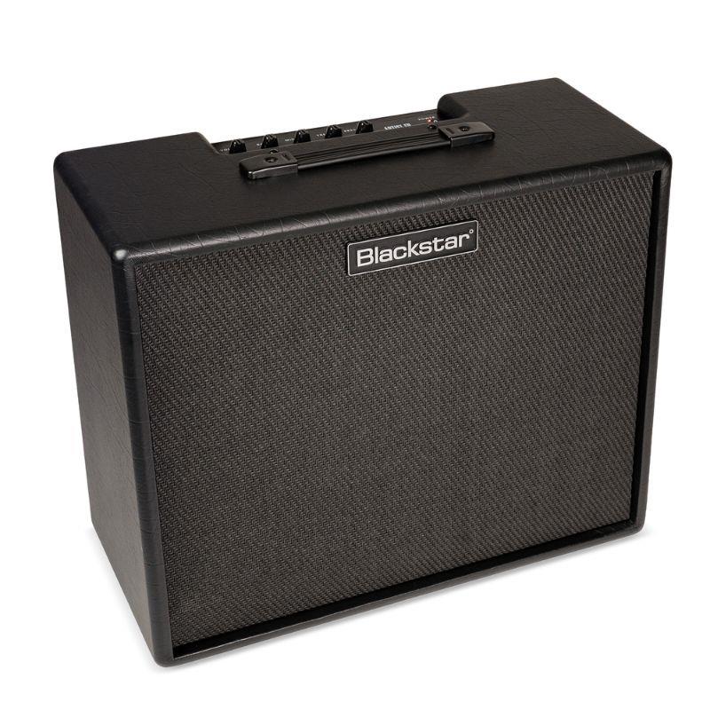 楽器種別：新品Blackstar/新品 商品一覧＞＞ギターアンプ・ベースアンプ【45，000円〜90，000円】 商品一覧＞＞ギターアンプ/コンボ/ソリッドステート/Blackstar 商品一覧＞＞安心してお買い物頂けるよう、ミニアンプもコンボアンプも丁寧梱包でお届けします！Blackstar ARTIST FR SPECIAL(100W) パワードスピーカー商品説明【フルレンジ、確かなフィール】Blacktarよりフルレンジ / フラットレスポンスのパワードスピーカーが登場！Artist FR キャビネットは、パワフルかつ扱いやすいフォーマットでプロ仕様の FRFR（Full Range， Flat Response）サウンドをお届けします。ギターアンプのフィーリングとレスポンスを忠実に再現するよう設計され、プロセッサーやフロアボードにとって理想的なサウンドを実現。同社独自設計のFRFRスピーカーを搭載し、自宅練習やステージモニター、小規模ギグ等、あらゆる現場で使えるパワードスピーカーです。【特徴】● 100Wの1x12フォーマットで提供される、使いやすいFRFRパワードキャビネット。● アンプの専門家による設計で、伝統的なギターアンプのフィールとレスポンスを再現。● Blackstar のキャビネット構造およびパワーアンプ技術を基盤とし、実証済みのパワーと信頼性を実現。● 独自設計のフラットレスポンススピーカーにより、あらゆるアンプモデルやエフェクトモデルをクリアかつ正確に再生。● 柔軟で直感的なフロントパネル操作（ボリューム、3バンドアクティブEQ、プレゼンス）で高域を細かく調整可能。● 内蔵キックスタンドにより、モニターとしてのチルトバック配置が可能。● コンパクトな Artist FR Standard は自宅やスタジオでの使用に最適で、小規模ギグにも対応。商品詳細スピーカー：1×12出力：100W寸法：525×447×245mm重量：13.50kgイケベカテゴリ_ギターアンプ・ベースアンプ_ギターアンプ_コンボ_ソリッドステート_Blackstar_新品 SW_Blackstar_新品 JAN:0845644009220 登録日:2026/06/08 ギターアンプ ブラックスター