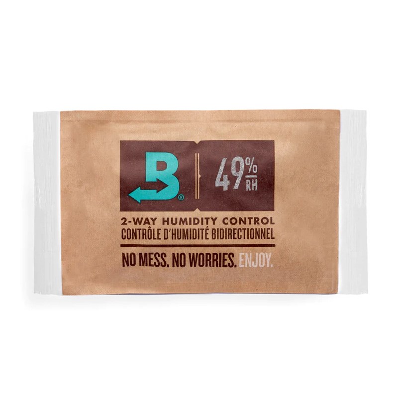 楽器種別：新品Boveda/新品 商品一覧＞＞楽器アクセサリ【〜5，000円】 商品一覧＞＞メンテナンス用品/その他メンテナンス用品/Boveda 商品一覧＞＞品揃え豊富な当店なら弦、パーツ、ケーブルなどのアクセサリーがまとめて揃います！Boveda B49HA (High Absorption) (1パック) [楽器専用湿度コントロール剤]商品説明Bovedaは、世界で最も認められている2ウェイ湿度コントロール剤です。純水と天然塩からなる飽和剤は、対象製品それぞれに最適な湿度に設定され販売されています。乾燥が進むと、袋の内側の逆浸透膜を通して純粋な水分だけを放出し、袋に表示される湿度以上の場合には、空気中の水分を吸収することで、吸収・放出を繰り返す機能に優れた調湿剤です。B49″は、ギター等の木製楽器専用として湿度49％に設定されています。使用方法は、透明ビニールから取り出してギターケースに入れるだけです。専用ポーチ（2枚入り）は、それぞれパック2個が収まります。通常ギターにはB49を4パックの使用を推奨しています。・B49HA ーHigh AbsorptionーB49HAは、B49をベースにより吸水力を上げたモデルで、日本の梅雨〜秋前の高湿度な環境により適した製品です。ギター等の木製楽器に最適な湿度49％に設定されています。■仕様重量（B49HA）：70g、寸法：135x90mm、使用期間2〜3ヶ月（未開封：2年）※B49HAと通常B49を同時に使わないで下さい。(それぞれが干渉してしまい正常な効果が表れなくなってしまう可能性があります)＊パックは十分な強度がありますが、破損した場合に備えて、基本的にパックは専用ポーチに入れてのご使用をお勧めします。＊パックが破損した場合は塩分を含むため、皮膚などに付いた場合は十分な量の水で洗ってください。イケベカテゴリ_楽器アクセサリ_メンテナンス用品_その他メンテナンス用品_Boveda_新品 SW_Boveda_新品 JAN:0852715006033 登録日:2019/05/26 ボヴェダ
