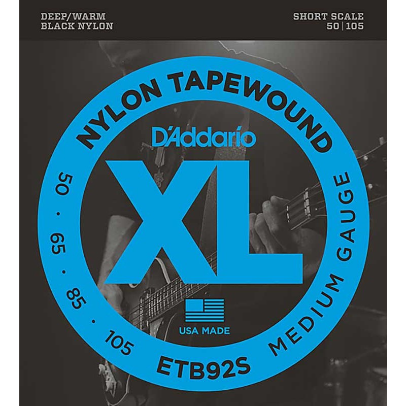 楽器種別：新品ベース弦/D’Addario 商品一覧＞＞ベース弦【5，000円〜10，000円】 商品一覧＞＞品揃え豊富な当店なら弦、パーツ、ケーブルなどのアクセサリーがまとめて揃います！D’Addario Black Nylon Tapewound ETB92S商品説明D’Addario Nylon Tapewoundブラックナイロンのテープをスチール芯線にワウンドした後、超スムースに表面を研磨してとても滑らかなフィーリングとディープで暖かみある音色を実現したテープワウンド・エレキベース弦です。通常のベースのサドルにフィットし、最適なテンションになるようにゲージ選択。バランスに優れておりロングライフで、フレッテッド/フレットレス双方の楽器に使用できます。フラットワウンドのような深みある音と、アップライトベースを彷彿させるヴィンテージサウンドを実現します。◆ゲージ: ETB92S 050/065/085/105 Short Scaleイケベカテゴリ_弦・アクセサリー・パーツ類_ベース弦_D’Addario_新品 JAN:0019954970475 登録日:2011/11/03 ベース弦 ダダリオ