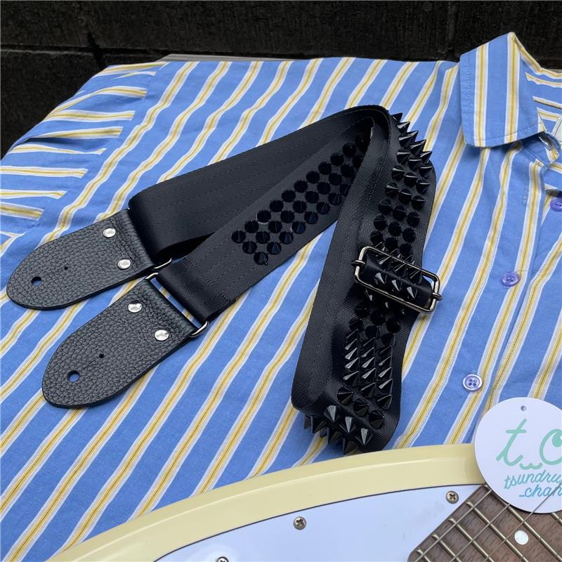 tsundrum_chan まっ黒スタッズシートベルトギターストラップ