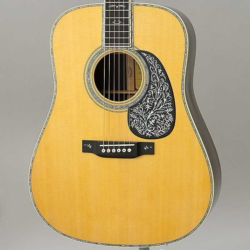 楽器種別：新品アコースティックギター/MARTIN 商品一覧＞＞アコースティックギター/MARTIN/Custom Shop 商品一覧＞＞アコースティックギター【1，160，000円〜2，165，000円】 商品一覧＞＞アコギ買うなら、当店で！出荷前の検品・調整はもちろん、丁寧梱包でお届けします！MARTIN D-42 Special商品説明2022 SUMMER NEW MODEL限定生産本数100本希少入荷の逸品。マーティン社と元従業員、アーティストリレーションで名を馳せ、日本のファンにも馴染み深いディック・ボーグ氏のアイデアの長年のアイデアの結晶！！※詳細は、近日中に更新いたします。----本国サイト意訳より---マーチンの元従業員であるディック・ボークと共に、マーチン・ギターは、見事なハイエンド・ドレッドノート・モデル、D-42 スペシャルを紹介できることを誇りに思います。このモデルのアイデアは、Martin が最初のレーザー彫刻機を設置したほぼ 25 年前に始まり、Boak はそれを利用するさまざまな方法を試し始めました。Boak は、亀のピックガードにレーザーで彫刻することを意図した、複雑な花のデザインの複雑なペンとインクのイラストを作成しましたが、その素材は安全に彫刻できないことが判明しました。 早送りして 23 年後、Boak は彼のオリジナルのイラストに出会い、真珠をちりばめれば美しい作品になるだろうと考えました。彼は正しかったです！ パールワークスのビル・シーモアとジェレミー・チズムと協力して、トリオはアートワークを修正して、詳細なパールインレイ作業を可能にしました. 結果として得られたプロトタイプは、Boak に設計を指板とヘッドストックに拡張するよう依頼した Chris Martin IV の承認を得ました。また、このモデルは、プレミアム グレードのイースト インディアン ローズウッドのバックとサイドを特徴とし、サウンドボードには最高級のスプルースが選択されています。スカラップ加工された前方シフト X ブレーシングは、Martin ギターが高く評価されているオープン プロジェクションを保証します。 ヴィンテージにインスパイアされた追加の予定には、アンティークの白いバインディングが含まれます。 トップ、指板エクステンション、ロゼットの周囲に沿ってアワビのインレイ。 トップエイジングトナーによるフルグロス仕上げ。 バタービーンノブを備えたニッケルオープンギアチューニングマシン。商品詳細-SPEC- Model:D-42 Special Top Material:Spruce Rosette:Abalone with Multi-Stripe Bracing Pattern:Forward Shifted X Brace Brace Shape:Scalloped Brace Material:Spruce Back Material:East Indian Rosewood Side Material:East Indian Rosewood Binding:Antique White Top Inlay Material:Abalone with Multi-Stripe Neck Material:Genuine Mahogany Neck Shape:Modified Low Oval Neck Taper:High-Performance Taper Nut Material:Headstock Shape:Solid with Square Taper and Diamond Headplate Material:Ebony Fingerboard Material:Ebony Scale Length:25.4 Fingerboard Width at Nut:1 3/4'' Fingerboard Inlay Style:Dick Boak Inlay Design Back and Side Finish:Gloss Back and Sides Color:None Finish Top:Gloss Top Color:Aging Toner Neck Color:Dark Mahogany Bridge Material:Ebony Bridge Style:Modern Belly - Drop in Saddle Tuning Machines:Nickel Open Gear Recommended Strings:Authentic Acoustic Lifespan 2.0 - Medium MA550T Pickguard:Black Acrylic Case:Ply Hardshell Electronics:Noneイケベカテゴリ_アコースティック／エレアコギター_アコースティックギター_MARTIN_Custom Shop_新品 JAN:0729789620109 登録日:2023/05/03 マーチン マーティン