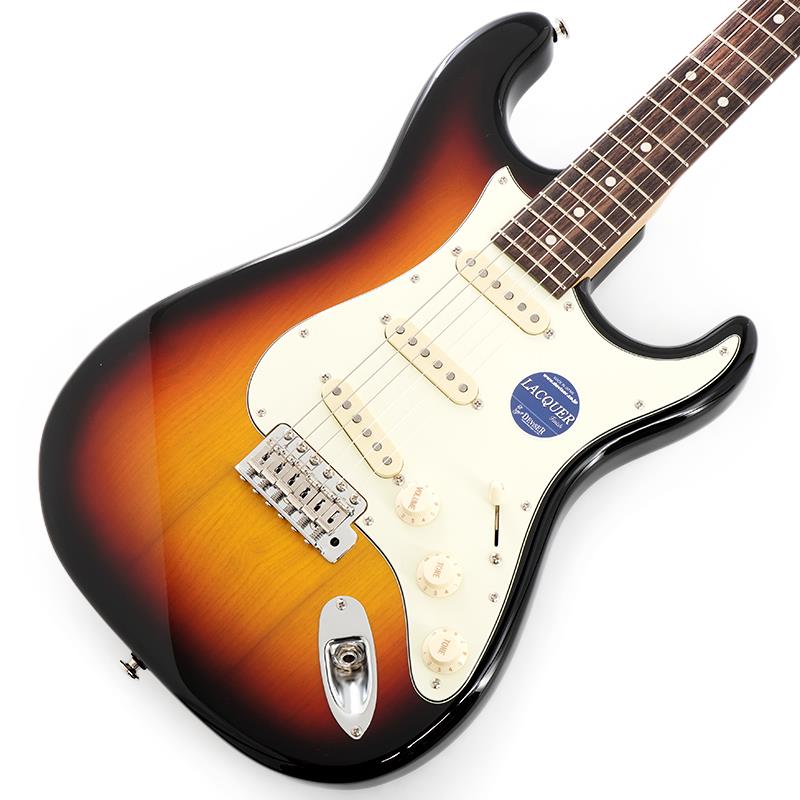 楽器種別：新品momose/MC Models (Original ST Type) 商品一覧＞＞momose/新品 商品一覧＞＞エレキギター【125，000円〜240，000円】 商品一覧＞＞STタイプ/momose 商品一覧＞＞当店のギターは、出荷前に専門スタッフが検品・調整しているので安心です！momose MC2-STD/R (3TS) S/N.19637商品説明momose Custom Craft Guitarその高い完成度に定評のある「モモセ」。ビンテージギターの基本構造を継承しながら、より現代的なアップデートを随所に盛り込んだORIGINALシリーズ。「材の個性に応じた加工により材の鳴りをそのまま引き出す」という百瀬氏の製作理念を形にしたラインナップです。ジョイントプレートを落とし込んだヒールカットやウッドバインディング、更にはオリジナル・ヘッド・ストック等、momoseならではのスペックが詰め込まれた大人気モデルです。コチラはアッシュボディにローズウッド指板採用の「MC2-STD/R」。これぞ「Made In Japan」の底力！◆Momose Original Series『MC』トラディショナルなSTスタイルを継承しつつも、Momose独自にブラッシュアップしたオリジナルモデル『MC』。飛鳥工場の職人により、木工から塗装、組み込みまで一本一本手作業にて仕上げられました。その丁寧な作りから生まれるプレイアビリティの高さは、多くのトッププレイヤー達からも評価されており、Momoseブランドの確かなクオリティを体現します。◆ハイポジションの演奏性が高まるホーン部の広さMCモデルはトラディショナルなSTタイプと比べ、高音弦側のホーン部の抉りが大きく取られています。これによりハイポジションの演奏性が高まるほか、手が大きなプレイヤーの方でもストレス無くハイフレットに向かって駆け上がるプレイが可能になります。◆ジョイントプレートの落とし込み加工トラディショナルなサウンド特性を損なわない為にオーソドックスなプレートジョイントを採用しながらも、プレート部を落とし込み加工し、演奏性の向上も実現しています。◆指板トラブルを防ぐウッドバインディング指板サイドには指板と同材を使用したウッドバインディングが施されています。これにより指板サイドが非常に滑らかになるほか、フレットのバリが飛び出してしまうようなトラブルも防止します。◆広めに取られたロッドアジャスト独自形状のヘッドストック部には、スムーズなネックアジャストを可能とする広めのアジャストホールが設けられています。より調整がし易い様に形状も広めに配慮されています。◆Momose VS-1ピックアップMomoseオリジナルのピックアップ『VS-1』をマウント。シングルコイルらしい歯切れとモダンな扱いやすさを持ち、様々な音楽ジャンルに対応しうるトーンにチューニングしました。Momoseが送る妥協なきサウンドをぜひご体感ください。S/N 181800Weight≒3.47kg商品詳細SpecificationBody: Ash 2PNeck: MapleFingerboard: Indian RosewoodNut: Oiled BoneBridge: GOTOHGE108TSMachineheads: GOTOHSD91-05M MGPickguard: WH 3P(2TS，WBD，NA)，Pearl WH(STB，STR)Fret: JESCARFW9662-NSPickups: Momose VS-1Controls: 1Vol，2Tone，5Way PU SelectorScale Length: 648mm(25.5inch)Width at Nut: 42.0mmFingerboard Radius: 210RFinish: Top Lacquer or Oil-FinishString: ElixirNANOWEB Light(.010-.046)Accessories: プロテクトケース、六角レンチ、保証書イケベカテゴリ_エレキギター_STタイプ_momose_MC Models (Original ST Type)_新品 SW_momose_新品 JAN:4571470397823 登録日:2026/05/25 エレキギター モモセ 百瀬
