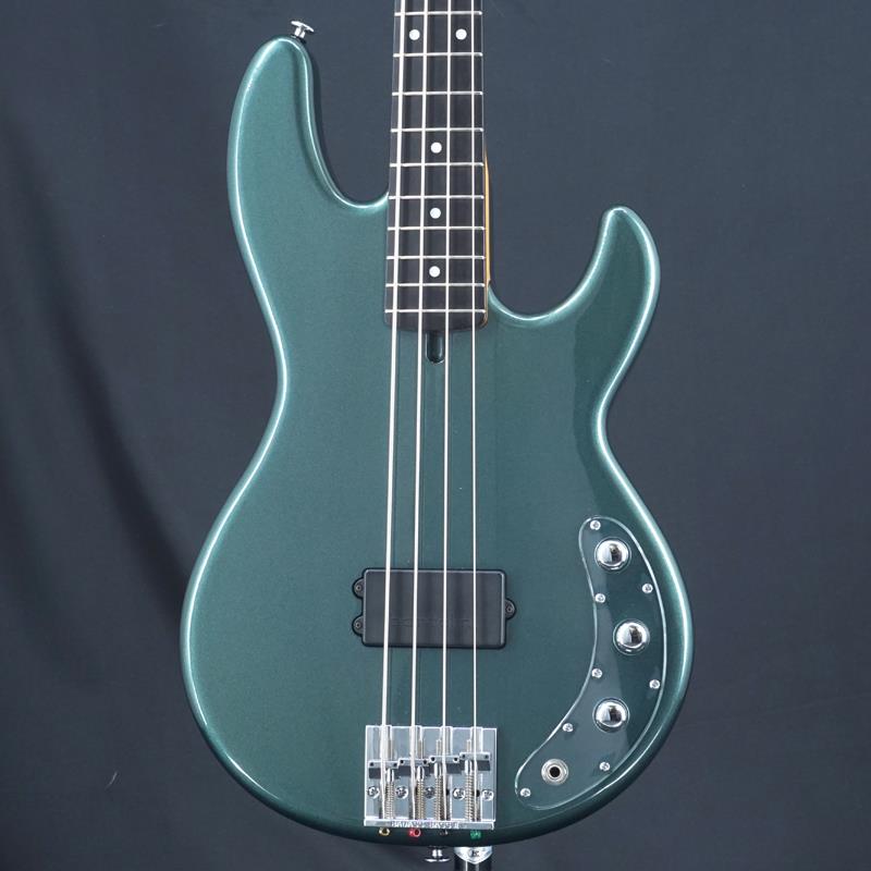 楽器種別：ユーズドATELIER Z/Other Models 商品一覧＞＞ATELIER Z/ユーズド 商品一覧＞＞ベース【185，000円〜355，000円】 商品一覧＞＞エレキベース/その他ベース一般/ATELIER Z 商品一覧＞＞当店のベースは、出荷前に専門スタッフが検品・調整しているので安心です！ATELIER Z USED 中古 MACCINO-4 (GMB)商品説明アトリエZマチーノモデルの中古が入荷！アッシュ材をはじめ、厳選された材を用いた4弦ベース。その仕上がりの素晴らしさは圧巻の一言です。バルトリーニMM4ハムバッカーによるハイパワーかつファットなサウンドに加えてバルトリーニのバッファーや2BandEQのオリジナルプリアンプ搭載。ブリッジには裏通し可能なBADASSブリッジを搭載し、エボニー指板との組み合わせでパワフルかつキレのあるアタック感です。細かな擦り傷やパーツのくすみはあるものの目立つ打痕は無く、製造年数からするとキレイなコンディションを保っております。トラスロッドの効きも良好で、ネックコンディションも大きなクセは無くフレットの高さも十分にあり良好です。Weight≒4.31kg付属品：純正ソフトケースイケベカテゴリ_ベース_エレキベース_その他ベース一般_ATELIER Z_Other Models_ユーズド SW_ATELIER Z_ユーズド JAN:2500030924362 登録日:2026/08/29 エレキベース アトリエ アトリエZ アトリエゼット