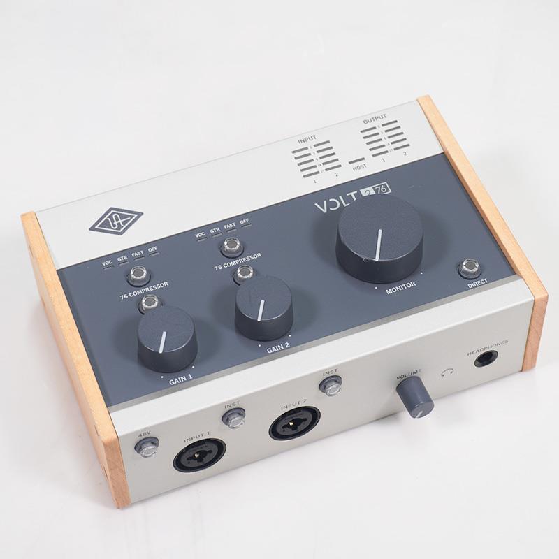 楽器種別：ユーズドUniversal Audio/ユーズド 商品一覧＞＞DTM【25，000円〜55，000円】 商品一覧＞＞オーディオインターフェイス/USB/Universal Audio 商品一覧＞＞DTM（DAWソフト/オーディオインターフェイス等）関連機器担当部門 パワーレックは専門スタッフに気軽に相談できる渋谷発のDTM専門フロアです。Universal Audio USED 中古 VOLT276 (iOS対応・USBオーディオインターフェイス)(ユニバーサルオーディオ)(UniversalAudio)商品説明■商品の状態：・擦傷や打痕があります。■付属品・なし※中古商品のため、ソフトウェアは付属いたしません。■保証期間：店頭保障1ケ月-----【製品の特長】あなたの音楽を引き上げる、伝説的なサウンド！Volt 276 は、ミュージシャンやプロデューサー、ライブ配信者やコンテンツ制作者など、スタジオのようなサウンドでオーディオを簡単に録音したいと考えている方のために生まれました。Volt 276 を Mac、PC、iPad、iPhone に接続すれば、Universal Audio が提供するプロフェッショナルなサウンドで、あなたのインスピレーションを捉える準備が整います。・ビンテージ・マイク・プリアンプ・モードを活用し、ボーカルやギターを豊かなサウンドでレコーディング・名高い UA 1176 をベースにしたアナログコンプレッサーで、ボーカル、楽器、その他のソースに明瞭さとパンチを与える・最高 192 kHz / 24 bit 対応の高音質かつクリアなコンバーターで、演奏のディテールやニュアンスを余すところなくキャプチャー・数々の賞を受賞した LUNA デジタル・オーディオ・ワークステーションでレコーディングとミキシングを行い、本物のアナログ・スタジオのサウンドとワークフローを実現・業界トップのプロフェッショナルから信頼される UAD プラグインやインストゥルメントを使用し、制作を楽しむ・初心者から上級者までを対象としたヒントとチュートリアルで、レコーディングとミキシングのスキルをレベルアップ・Mac、PC、iPad、iPhone（iOS 14 以降）に対応、ラップトップ、デスクトップ、モバイル・レコーディングのお供に最適◆クラス最高峰のオーディオクオリティーでコラボレーション革新的な Apollo インターフェイスの開発チームが手掛けた Volt 276 は、同クラスの他の USB インターフェイスよりも多くの個性とトーンを有し、素晴らしいスタジオサウンドクオリティーを提供します。◆ビンテージ・マイク・プリアンプ・モードが実現する最高のボーカル収録Ray Charles や Van Halen などのレコーディングにも使われた、Universal Audio の 610 チューブプリアンプに匹敵するサウンドはそうありません。独自のチューブエミュレーション回路を内蔵する Volt 276 は、クラシックな UA プリアンプによる豊かで充実したサウンドをもたらします。◆UA コンプレッションによるボリュームピークのコントロールVolt 276 に搭載されている 76 Compressor は、UA のクラシックな 1176 Limiting Amplifier にインスパイアされた革新的なアナログ回路で、アルバムクオリティーのパンチと存在感をもたらします。難しく考える必要はありません。ボーカル、ギター、シンセ、ドラムマシンなどに適した3つのプリセットが用意されているため、結線し、設定を選んだら、あとはプレイするだけです。◆お気に入りのレコードのようなサウンドLUNA は、クラシックなテープ・マシンとアナログ・ミキシング・コンソールのサウンドを最新の DAW 環境に取り入み、その直感的なワークフローと無制限のトラック数によって、あふれる自由な発想を余すことなく捉えます。※最新の動作環境はメーカーページをご参照ください。#オーディオインターフェース#オーディオインターフェイスイケベカテゴリ_DTM_オーディオインターフェイス_USB_Universal Audio_ユーズド SW_Universal Audio_ユーズド JAN:2500120896104 登録日:2026/10/05 インターフェイス インターフェース オーディオインターフェース オーディオインターフェイス サウンドカード ユニバーサルオーディオ ユニヴァーサルオーディオ