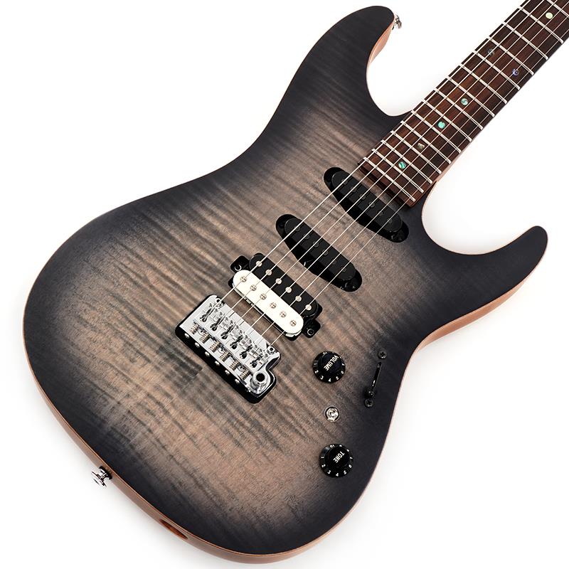 楽器種別：アウトレットIbanez/アウトレット 商品一覧＞＞エレキギター【195，000円〜365，000円】 商品一覧＞＞STタイプ/Ibanez 商品一覧＞＞当店のギターは、出荷前に専門スタッフが検品・調整しているので安心です！Ibanez Prestige TQM2-CUF (Charcoal Black Burst Flat) [Tom Quayle Model] 【特価】商品説明Tom Quayle New Signature Model in AZ !!Tom Quayle氏のこだわり満載の、日本製・新シグネチャー・モデル !!【Tom Quayle（トム・クァイル）新シグネチャー・モデル TQM2】Tom Quayleは父が演奏するフィンガースタイルの演奏に触発され、15歳でギターを始めるや否や、直ぐにその魅力に取り込まれてしまった。現在のプレイスタイルからも見て取れるJazzやFusionに興味を持つ以前には「Steve Vai」「John Petrucci」「Brett Garsed」などがプレイするロックテクニックに夢中であった。同時にこの頃、現在の彼の代名詞となっている「4thチューニング」に変更しジャズも学んでいる。2002年にはリーズ音楽大学を卒業しジャズプレイに関する学位を取得。これ以降、彼は音楽教育の分野に於いても高い評価を得ることとなり、世界でも有数のフュージョン・レガートプレーヤーの1人となった。自らのウェブサイトや全世界で何千人ものギタープレイヤーを支援しているギター演奏サイトLick Libraryで教材を数多くアップしている。この活動/テクニックは世界中で高く称賛され、ファンの中では彼をDweezil Zappa、John Petrucci、Brett Garsed、Greg Howe、Andy TimmonsやTim Millerらと並び称されて表現される事もしばしば。現在も有数のフュージョンミュージシャンと共演し彼らのアルバムにも参加している。中でも2017年初頭にリリースされたアルバム「Elba Triangle」ではVirgil Donati、Alex Argento、Marco SfogliやAllesandro Benvenuttiとの共演作品が最も高く評価されている。数多くのスタジオワーク/ライブワークなどで親交があるMartin Millerとも多くのプロジェクトを抱えており、彼のデビューアルバムもこのプロジェクトに含まれている。・ローズウッド材を使用した、コンパウンド・ラディアス指板（ナット部228mmR〜指板エンド部305mmR）・トム氏とIbanezが共同開発した、トム氏が理想とするサウンドを実現する TQM-S TQM-H ピックアップ・リセス・キャビティにマウントしたブラス製・サドル&イナーシャ・ブロック搭載の Gotoh製 T1702Bトレモロ・ブリッジ・AZ専用Oval C（オーヴァルC）シェイプのS-TECH WOOD（エステック・ウッド）ローステッド・メイプル・ネック・dyna-MIX 9 switching system w/Alter switchミニ・スイッチの切替えひとつで自由自在にハムバッカーとシングルコイル・モードを行き来することができ、9通りのサウンド・バリエーションを得られます。ネックとセンターのシングル・コイルをシリーズ配線し、22Fのネック・ハムバッカー・サウンドをシミュレートしています。・Gotoh マグナム・ロック・マシンヘッド w/H.A.P.・蓄光のLuminlay指板サイド・ドット・ポジション・ジャンボサイズ・ステンレス・フレット・牛骨ナット※画像はサンプルです。製品の特性上、杢目、色合は個体ごとに異なります。商品詳細SpecsNeck Type AZ Oval C S-TECH WOOD Roasted Maple neckBody Flamed Maple (4mm) top / Alder bodyFretboard Rosewood fretboard w/Abalone dot inlay & Luminlay side dots inlayFret Jumbo Stainless Steel frets w/Prestige fret edge treatmentTuning Machine Gotoh Magnum Lock machine heads w/H.A.P.Nut Bone nutBridge Gotoh T1702B tremolo bridgeNeck Pickup TQM-S (S) neck pickupMiddle Pickup TQM-S (S) middle pickupBridge Pickup TQM-H (H) bridge pickupControls， Pickup selector 1 Volume， 1 Tone， 5-way lever switchOther Swtiches dyna-MIX9 switching system w/Alter SwitchHardware Color ChromeString gauge .010/.013/.017/.026/.036/.046 (D'Addario EXL110)Neck DimensionsScale 648mm/25.5Width at Nut 42mmWidth at End Fret 56.4mmThickness at 1st 20.5mmThickness at 12th 22.5mmRadius 228mm to 305mm COMPOUND RM20AZギターケース付属イケベカテゴリ_エレキギター_STタイプ_Ibanez_アウトレット SW_Ibanez_アウトレット JAN:4549763356604 登録日:2025/11/18 エレキギター アイバニーズ イバニーズ