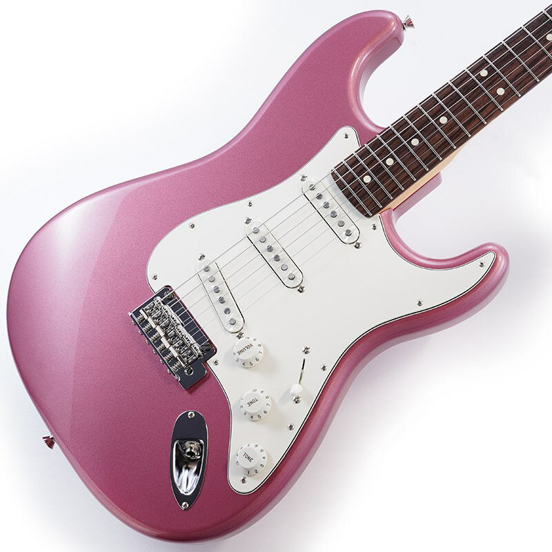 楽器種別：新品エレキギター/Fender Made in Japan 商品一覧＞＞エレキギター/Fender Made in Japan/Hybrid Stratocaster 商品一覧＞＞エレキギター【95，000円〜185，000円】 商品一覧＞＞当店のギターは、出荷前に専門スタッフが検品・調整しているので安心です！Fender Made in Japan FSR Collection Hybrid II Stratocaster Burgundy Mist Metallic with Matching Head Cap【IKEBE Exclusive Model】商品説明【池部楽器店独占モデル!!】Hybrid II FSR Collection!!こちらの一本は、バーガンディ・ミスト・メタリックのカラーにマッチングヘッド・デザインを採用したフィニッシュの限定生産モデル。基本スペックはHybrid IIシリーズをベースとしており、カラー＆ピックガードをセレクトした「IKEBE Exclusive Model」！！Made in Japan Hybrid IIは、ヴィンテージなルックスはそのままに、プレイヤーや音楽のジャンルを選ばないオールマイティーなモダンスペックを盛り込んだ、まさに「ハイブリッド」と呼ぶにふさわしいシリーズです。 リズム/リード問わず、どのギタリストやベーシストにもフィットする演奏性と楽器のトーンを兼ね備えた製品を、世界的にファンの多いMade in Japanで実現しました。Hybrid II Stratocasterは定評あるアルダーボディ、スリムで演奏性に優れたModern Cシェイプ仕上げの22Fメイプルネック仕様。サテンフィニッシュのネック、9.5インチラジアスの指板とナロートールフレットがスムーズなプレイヤビリティを提供します。出力のあるHybrid II Custom Voiced Single Coilピックアップは、1弦のポールピースを高くすることで全体のバランス調整されたパワフルかつクリーンなピックアップ。ヴィンテージスタイルサドル付きの2点支持トレモロシステム、ヴィンテージロッキングチューナーによりチューニングの安定性に優れています。Fender Made in Japanの提案するカスタムギターは、様々なジャンルに適したサウンドを生み出す一本に仕上がっています！！※画像はサンプルです。製品の特性上、杢目、色合いは1本1本異なります。商品詳細Series: Made in Japan FSR Collection Hybrid IIBody Material: AlderBody Finish: Gloss PolyurethaneNeck: Maple， Modern CNeck Finish: Satin Urethane Finish on Back， Gloss Urethane Finish on FrontFingerboard: Rosewood， 9.5 (241 mm)Frets: 22， Narrow TallPosition Inlays: Black Dot (Maple)， White Dot (Rosewood)Nut (Material/Width): Bone， 1.650 (42 mm)Tuning Machines: Vintage-Style LockingScale Length: 25.5 (648 mm)Bridge: 2-Point Synchronized Tremolo with Vintage-Style Stamped Steel SaddlesPickguard: 3-Ply ParchmentPickups: Hybrid II Custom Voiced Single Coil Stratocaster (Bridge)， Hybrid II Custom Voiced Single Coil Stratocaster (Middle)， Hybrid II Custom Voiced Single Coil Stratocaster (Neck)Pickup Switching: 5-Position BladePosition 1. Bridge PickupPosition 2. Bridge and Middle PickupPosition 3. Middle PickupPosition 4. Middle and Neck PickupPosition 5. Neck PickupControls: Master Volume， Tone 1. (Neck Pickup)， Tone 2. (Bridge/Middle Pickup)Control Knobs: EggshellHardware Finish: Nickel/ChromeStrings: Nickel Plated Steel (.009-.042 Gauges)ギグケース付属イケベカテゴリ_ギター_エレキギター_Fender Made in Japan_Hybrid Stratocaster_新品 JAN:0717669626693 登録日:2023/06/25 エレキギター フェンダー ふぇんだー フェンダージャパン フェンジャパ フェンダーJ ストラト ストラトキャスター