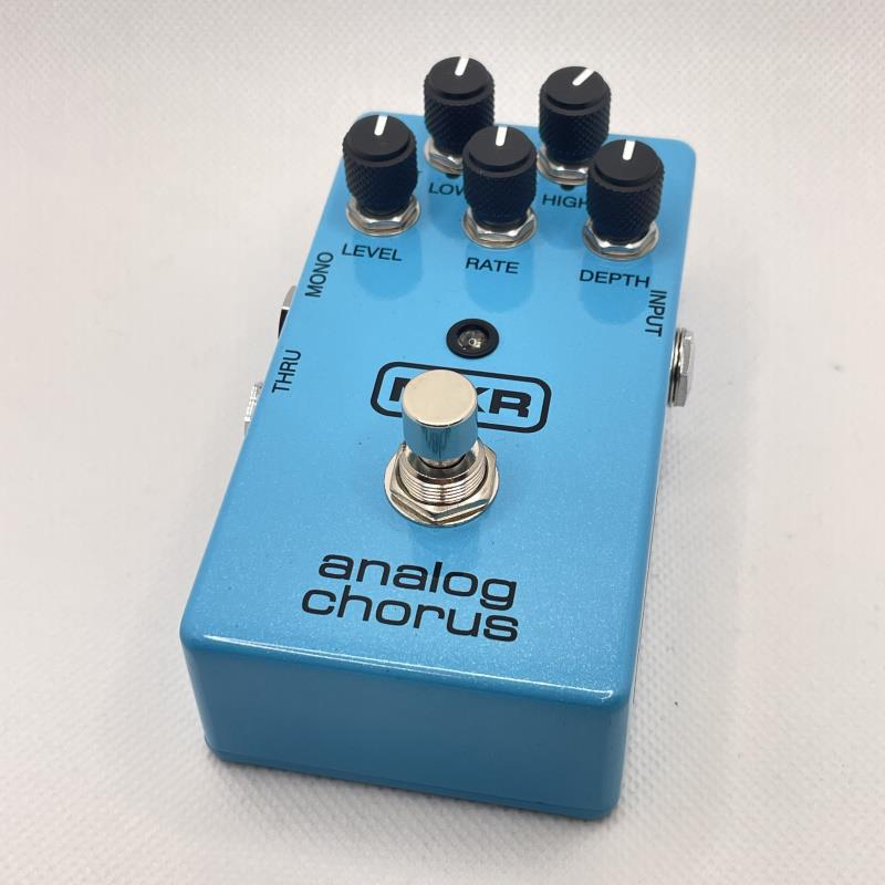 楽器種別：ユーズドMXR/Delay ／ Reverb ／ Modulation 商品一覧＞＞MXR/ユーズド 商品一覧＞＞エフェクター【5，000円〜20，000円】 商品一覧＞＞ギター用エフェクター/モジュレーション系/コーラス/MXR 商品一覧＞＞安心してお買い物頂けるよう、コンパクトもマルチも丁寧梱包でお届けします！MXR USED 中古 Analog Chorus S/N 17C924商品説明BBD遅延素子の採用により、リッチでウォームなサウンドを実現したアナログコーラス。ハイ/ローカットのフィルターつまみとLEVEL/RATE/DEPTHつまみによって究極のサウンドコントロールが可能。また2つの出力端子からの同時出力により、更なる広がりを持ったステレオコーラスサウンドが得られます。商品詳細コンディション：使用に問題なし要了承箇所：なし付属品：箱、取扱説明書保証：保証なし現状販売イケベカテゴリ_エフェクター_ギター用エフェクター_モジュレーション系_コーラス_MXR_Delay ／ Reverb ／ Modulation_ユーズド SW_MXR_ユーズド JAN:2500070792600 登録日:2026/04/12 エフェクター コンパクトエフェクター ストンプボックス