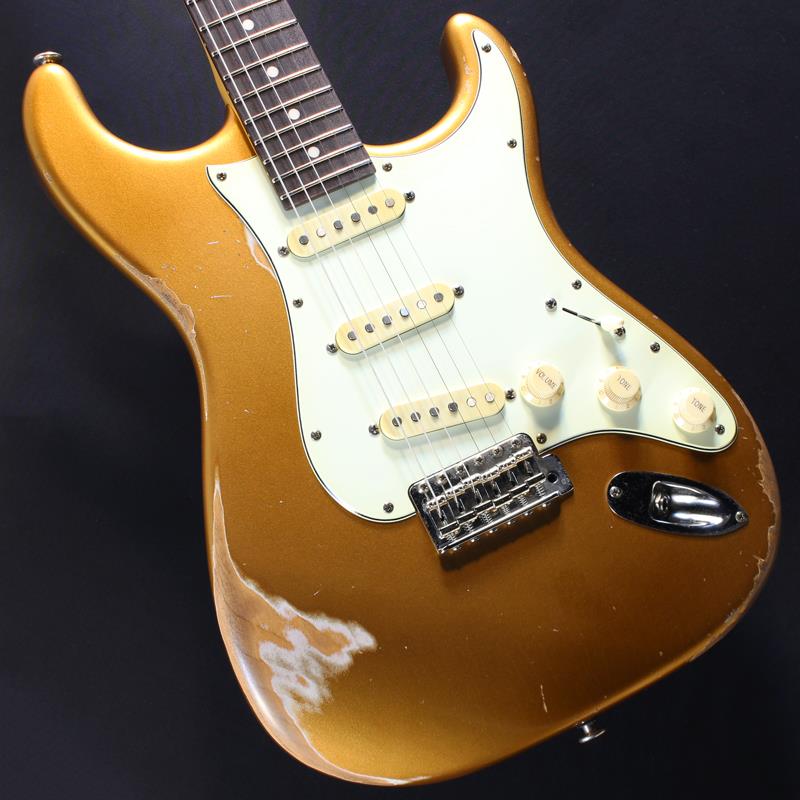 楽器種別：新品momose/MC Models (Original ST Type) 商品一覧＞＞momose/新品 商品一覧＞＞エレキギター【195，000円〜365，000円】 商品一覧＞＞STタイプ/momose 商品一覧＞＞当店のギターは、出荷前に専門スタッフが検品・調整しているので安心です！momose MC1-STD/R (SLG-Heavy Aged) #21712商品説明使い込まれた雰囲気を放つエイジド加工を施した特別オーダーモデル！momose Custom Craft Guitarその高い完成度に定評のある「モモセ」。ビンテージギターの基本構造を継承しながら、より現代的なアップデートを随所に盛り込んだORIGINALシリーズ。「材の個性に応じた加工により材の鳴りをそのまま引き出す」という百瀬氏の製作理念を形にしたラインナップです。ジョイントプレートを落とし込んだヒールカットやウッドバインディング、更にはオリジナル・ヘッド・ストック等、momoseならではのスペックが詰め込まれた大人気モデルです。コチラはアルダーボディにローズウッド指板採用の「MC1-STD/R」。これぞ「Made In Japan」の底力！◆Momose Original Series『MC』トラディショナルなSTスタイルを継承しつつも、Momose独自にブラッシュアップしたオリジナルモデル『MC』。飛鳥工場の職人により、木工から塗装、組み込みまで一本一本手作業にて仕上げられました。その丁寧な作りから生まれるプレイアビリティの高さは、多くのトッププレイヤー達からも評価されており、Momoseブランドの確かなクオリティを体現します。◆ハイポジションの演奏性が高まるホーン部の広さMCモデルはトラディショナルなSTタイプと比べ、高音弦側のホーン部の抉りが大きく取られています。これによりハイポジションの演奏性が高まるほか、手が大きなプレイヤーの方でもストレス無くハイフレットに向かって駆け上がるプレイが可能になります。◆ジョイントプレートの落とし込み加工トラディショナルなサウンド特性を損なわない為にオーソドックスなプレートジョイントを採用しながらも、プレート部を落とし込み加工し、演奏性の向上も実現しています。◆指板トラブルを防ぐウッドバインディング指板サイドには指板と同材を使用したウッドバインディングが施されています。これにより指板サイドが非常に滑らかになるほか、フレットのバリが飛び出してしまうようなトラブルも防止します。◆広めに取られたロッドアジャスト独自形状のヘッドストック部には、スムーズなネックアジャストを可能とする広めのアジャストホールが設けられています。より調整がし易い様に形状も広めに配慮されています。◆Momose VS-1ピックアップMomoseオリジナルのピックアップ『VS-1』をマウント。シングルコイルらしい歯切れとモダンな扱いやすさを持ち、様々な音楽ジャンルに対応しうるトーンにチューニングしました。Momoseが送る妥協なきサウンドをぜひご体感ください。商品詳細SpecificationBody: Alder 2PNeck: MapleFingerboard: Indian RosewoodNut: Oiled BoneBridge: GOTOHGE108TSMachineheads: GOTOHSD91-05M MGFret: JESCARFW9662-NSPickups: Momose VS-1Controls: 1Vol，2Tone，5Way PU SelectorScale Length: 648mm(25.5inch)Width at Nut: 42.0mmFingerboard Radius: 210RFinish: All LacquerString: ElixirNANOWEB Light(.010-.046)Accessories: プロテクトケース、六角レンチ、保証書約3.33kgイケベカテゴリ_エレキギター_STタイプ_momose_MC Models (Original ST Type)_新品 SW_momose_新品 JAN:4571697770973 登録日:2026/03/08 エレキギター モモセ 百瀬