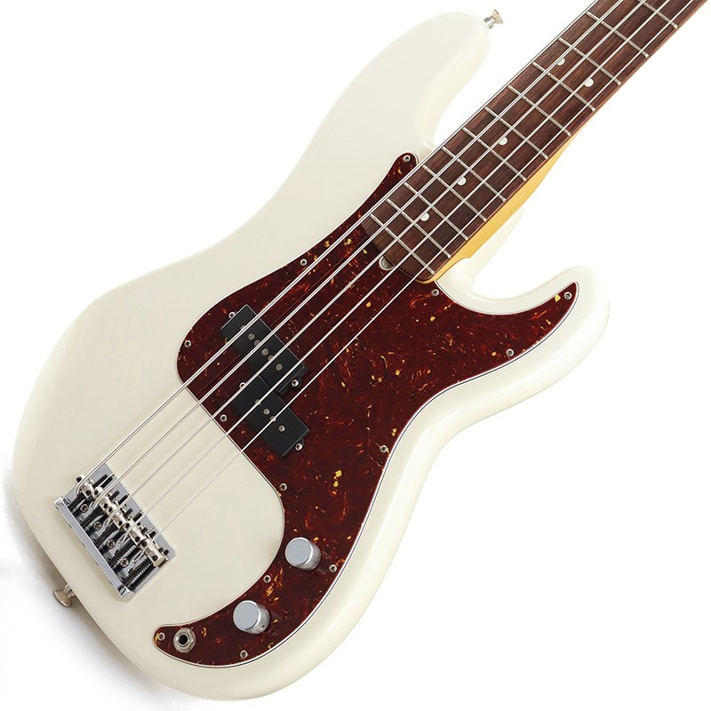 楽器種別：ユーズドエレキベース/Fender USA 商品一覧＞＞エレキベース/Fender USA/American Professional 商品一覧＞＞エレキベース【130，000円〜250，000円】 商品一覧＞＞当店のベースは、出荷前に専門スタッフが検品・調整しているので安心です！Fender USA American Professional II Precision Bass V (Olympic White) 【USED】商品説明Fender USAの最新スタンダードモデル、「American Professional II Jazz Bass」美品中古が入荷！ボディには王道のアルダー材を、ネックにはメイプル材を採用。ネックシェイプは定番の1963 P Bassを採用し、丁寧にエッジがロールオフされ、Super-Naturalサテン仕上げが施されています。また新たに設計されたネックヒールを採用し、快適なフィーリングとハイポジションへの容易なアクセスを実現しております。またフレットにはNarrow Tall、いわゆるミディアムジャンボよりも少し幅の狭く高さのあるタイプを採用することで、ピッチが安定しスムーズなフィンガリングが可能です。ピックアップには新たに開発されたV-Mod II Split Single-Coil Precision Bassを搭載し、ふくよかな中域を含みながらも、艶やかな広域も再生してくれるので、指弾きから、ピック、スラップまで幅広いスタイルに更に対応しやすくなっています。使用感の少ないグッドコンディションで、トラスロッドの余裕も十分にありネックの状態も良好です。人気の高いパッシブ5弦プレベを是非ともお見逃しなく！Weight≒4.23kg※汎用ソフトケース付属イケベカテゴリ_ベース_エレキベース_Fender USA_American Professional_ユーズド JAN:2500030068882 登録日:2023/12/11 エレキベース フェンダー ふぇんだー フェンダーUSA FenderUSA アメプロ アメリカンプロフェッショナル