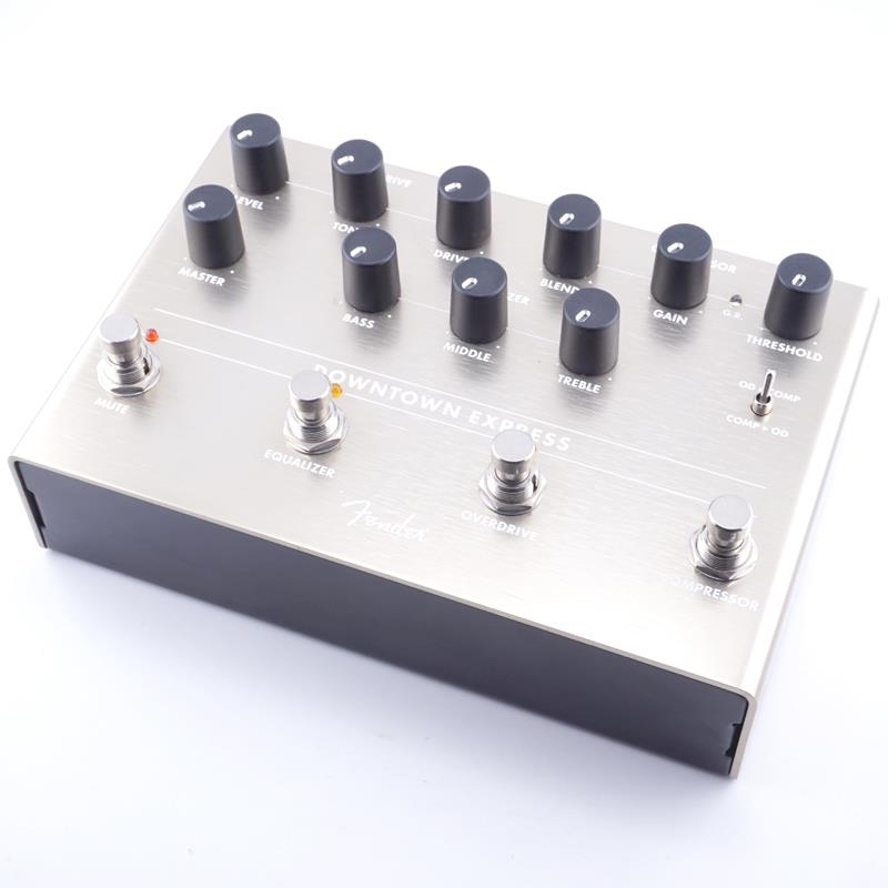 楽器種別：ユーズドFender USA/ユーズド 商品一覧＞＞エフェクター【10，000円〜25，000円】 商品一覧＞＞ベース用エフェクター/ベース用マルチエフェクター/Fender USA 商品一覧＞＞安心してお買い物頂けるよう、コンパクトもマルチも丁寧梱包でお届けします！Fender USA USED 中古 Downtown Express Bass Multi-Effect Pedal商品説明Fenderのベース用マルチエフェクター。コンプレッサー、3バンドEQ、オーバードライブ、それぞれが独立切り替え可能です。ミュートスイッチで信号をオフにした、サイレントチューニングも可能です。ダイレクトアウトを使用することで、ステージからスタジオまで、あらゆる演奏形態で活用できます。細かなキズ等多少の使用感はございますが、動作は問題無くお使いいただけます。付属品：箱保証：保証無し現状販売イケベカテゴリ_エフェクター_ベース用エフェクター_ベース用マルチエフェクター_Fender USA_ユーズド SW_Fender USA_ユーズド JAN:2500080903522 登録日:2026/07/18 エフェクター コンパクトエフェクター ストンプボックス フェンダー ふぇんだー