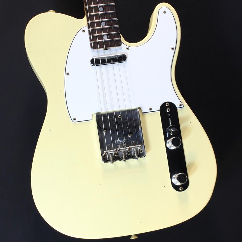楽器種別：新品Fender Custom Shop/Custom Built Telecaster 商品一覧＞＞Fender Custom Shop/新品 商品一覧＞＞エレキギター【555，000円〜1，045，000円】 商品一覧＞＞TLタイプ/Fender Custom Shop 商品一覧＞＞当店のギターは、出荷前に専門スタッフが検品・調整しているので安心です！Fender Custom Shop 1968 TELECASTER Journeyman Relic (Aged Vintage White) #R140397商品説明1968 TELECASTER Journeyman Relic (Aged Vintage White)Fender Custom Shopとはフェンダー職人の最高位「マスタービルダー」や熟練の職人チームによる、昔ながらの手作業と高い製作技術で、仕入れた木材の中から厳選した材を使用し最上級のギターを製作する、1987年に設立されたセクション。長い歴史の伝統と技術を受け継ぎ、製作に使用される道具の数々は、1950〜60年代当時に使用されていたジグなどを使用。Masterbuilt Series による全世界1本のモデルを始めとし、カスタムショップ専任スタッフにより組み上げられたラインナップはまさに最上級であり最高級。フェンダーギターのノウハウを熟知したスタッフ達のこだわりによって生み出される楽器は、プレイヤーを満足させる極上のクオリティとサウンドを誇り、生涯付き合う頼もしい相棒として間違いない逸品です。木材選定専門スタッフがカスタムショップ専用に厳選した、アルダーボディにはJourneyman Relicが施され、Aged Vintage Whiteカラーと組み合わせることにより得られる、暖かみのあるヴィンテージ感溢れるルックスが魅力的な一本です。総重量は約3.39kgと軽量で取り回しも良く、ボディ同様に厳選されたネック材には、クウォーターソン(柾目)メイプルネックが採用されております。指板材にはローズ、指板Rは9.5Rで、60s Style Oval C-Shapeのネックは比較的スリムで手に馴染みやすい印象です。サウンドの要となるピックアップはハンドワウンドの1967 テレキャスターシングルコイルを2基搭載。響きのある鳴りを逃がすことなく艶やかで倍音豊かなサウンドを出力し、抜けの良いドライブサウンドがお楽しみいただけます。クランチ〜ディストーションで音作りした上でボリュームを絞れば、カラッとした太いサウンドも効果的に使えます。ルックスは勿論の事、サウンドや演奏面でも共にお勧めの一本で御座いますのでお見逃し無く！！ハードケース付属#R140397約3.39kg商品詳細SPECBody : AlderNeck : Maple， 60s Style Oval C-ShapeFingerboard : 7.25 - 9.5RFrets : 21F ， Vintage Upgrade #45085Tuner : F-keyPU : Custom Shop 67 TELE Single-Coil(N)/Custom Shop Hand-Wound 67 TELE Single-Coil(B)SW : 3wayBridge : 67 Vintage Tele?イケベカテゴリ_エレキギター_TLタイプ_Fender Custom Shop_Custom Built Telecaster_新品 SW_Fender Custom Shop_新品 JAN:0885978794034 登録日:2025/07/26 エレキギター フェンダー ふぇんだー フェンダーカスタムショップ テレキャスター テレキャス