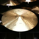 楽器種別：新品シンバル/Zildjian 商品一覧＞＞シンバル/Zildjian/K Constantinople 商品一覧＞＞シンバル【65，000円〜125，000円】 商品一覧＞＞安心してお買い物頂けるよう、スネアもシンバルも丁寧梱包でお届けします！Zildjian K Constantinople Bounce Ride 22 [NKZL22CONBR/2397g]【創業400周年記念 K Constantinople フェア】商品説明【K Constantinopleシンバルがガッツリ店頭に集結！創業400周年記念 Zildjian K Constantinople フェア！】Zildjian社創業400周年を記念して、ハイエンドモデルであるKコンスタンチノープル・シリーズ各種シンバルを一挙店頭にご用意いたしました！お好みのモデルをお選び頂ける貴重な機会です！是非お求めくださいませ！【Lookin Back Moving Forward 〜オールドサウンドの探求〜】K Constantinople蘇るクラシックKサウンド、その比類なき表現力。ワイルドグループ・レイジング、ランダム＆エキストラ・ハンマリングが生む深い響きはジルジャン・シークレット・アロイの芸術性の高さの証明。ounce Ride＞ジャズレジェンド、ケニー・ワシントン考案。クラスターハンマリングが程よく枯れたライドサウンドを生み出す。サイズ：22ウェイト：Medium Thin※店頭で試奏解放しております為、若干の使用感がございます。予めご了承下さいませ。イケベカテゴリ_ドラム_シンバル_Zildjian_K Constantinople_新品 JAN:0642388303962 登録日:2023/06/25 シンバル ジルジャン Kコンスタンチノープル