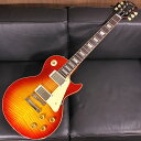 楽器種別：新品エレキギター/Gibson 商品一覧＞＞エレキギター/Gibson/Custom Shop 商品一覧＞＞エレキギター【570，000円〜1，065，000円】 商品一覧＞＞当店のギターは、出荷前に専門スタッフが検品・調整しているので安心です！Gibson 1959 Les Paul Standard Reissue Gloss Factory Burst SN. 941339商品説明2023年にNashville Custom Shop Factoryでハンドセレクトしたトップ材を使用した1本が入荷！セレクト材ならではの超リッチな表情とカタログ外のGloss Factory Burstフィニッシュの美しいコンビネーションをぜひご堪能下さい！！エレキギター史に燦然と輝く1959 Les Paul Standard Model。数々のミュージシャンを虜にした圧倒的な存在感を放つサウンド、そして艶かしく弾き手を魅了する美しいボディラインは現代に於いても全てのロックギタリスト憧れのアイコンと言えるでしょう。1951年発売以来のゴールドトップ期を経て1958年にサンバーストフィニッシュを採用し、1960年までの僅かな期間にその姿で製作された「Les Paul Standard」。その中でも代表的年度として一際の人気を誇る「1959」モデルは常に羨望の眼差しを集める偉大な存在として君臨し続けております。そんな「1959」モデルを現在のGibson Custom Shopの技術の粋を結集し製作した一本です。究極のリイシューモデルとして2015年に登場したTrue Historicスペックを大部分で踏襲した2018年仕様をベースに、細部に亘りさらなる拘りを持って製作された2019年の60th Anniversaryモデルと同等スペックの最新入荷品です！60th Anniversaryモデルの発売時には、ギターのまさに「顔」とも呼ぶべきヘッドの「Les Paul MODEL」シルクスクリーンの色合いの見直しの他、Gibsonロゴデザインもよりオリジナルに近いデザインにリファイン。インレイは指板ポジションマークも含め、着色によるものではなく元々色合いの濃いセルロース素材を使用することで一層雰囲気を高めています。基本的なスペックは最新のHistoric Specを採用。アンポッテッドのCustombucker Alnico IIIピックアップやアップデートされたアッセンブリ、True Historicパーツが引き続き装備されております。ピッキングに鋭く追従する鋭敏なレスポンスは、ギターをアンプにプラグインしたその刹那からプレイヤーを魔法の様にレスポールトーンの虜にしてしまいます！トーンを絞った際の音抜け感の良さは勿論のこと、ヴォリュームを絞っても程良くブライトさがキープされるコントローラブルなアッセンブリーは現代的な使用方法とも素晴らしい相性を見せてくれるでしょう！！日々進化を遂げるGibson Custom Shopが贈る素晴らしい59モデルをぜひ貴方の元へ！Serial No. 941339Weight≒3.89kg専用ブラウンケース、カスタムショップ認定証 等 付属商品詳細Body Wood : Hand Selected 2-Piece Figured Maple Top & 1-Piece Lightweight MahoganyNeck : Solid Mahogany with Long Neck Tenon / 50s Rounded Medium C ShapeFingerboard : Indian RosewoodFrets : Historic Medium-Jumbo 22FretsPickups : Custombucker Alnico III (Unpotted)Controls : 2 volume 、2 tone 、3-way switchBridge / Tailpiece : ABR-1 non wire / Lightweight Tailpiece w/Long StudTuners : Kluson Single Line， Single RingHardware color : Nickelイケベカテゴリ_ギター_エレキギター_Gibson_Custom Shop_新品 JAN:4570156003232 登録日:2024/04/28 エレキギター ギブソン カスタムショップ