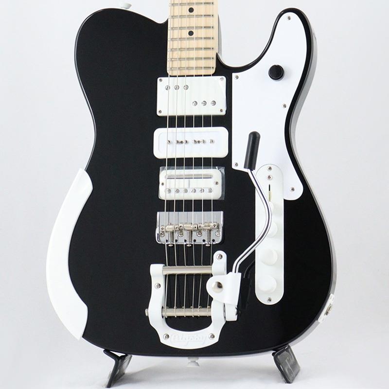 楽器種別：新品Fender USA/Artist 商品一覧＞＞Fender USA/新品 商品一覧＞＞エレキギター【345，000円〜650，000円】 商品一覧＞＞TLタイプ/Fender USA 商品一覧＞＞当店のギターは、出荷前に専門スタッフが検品・調整しているので安心です！Fender USA Limited Edition Jack White Triplecaster Telecaster (Black/Maple)商品説明Jack White Signature Model生々しいギタートーンと先見性に満ち溢れた音楽的アプローチにより、ジャック・ホワイトは現代で最も影響力のあるギタリストの1人としての地位を確立しています。ジャックのシグネイチャーモデル、Limited Edition Jack White Triplecaster Telecasterは、彼と同じくらい大胆で型破りな楽器です。この画期的なギターは、クラシックなフェンダースタイルと厳選されたモダンな仕様を融合させ、常に移り変わるジャックの音楽的クリエイティビティをサポートし、インスパイアします。Triplecasterのチェンバードアッシュボディは、パンチのあるレスポンスと豊かなレゾナンスを提供します。滑らかなサテンウレタンフィニッシュのSoft Vシャイプのメイプルネックには、22本のミディアムジャンボフレットを採用した12インチラジアスメイプル指板が備えられています。ネックにCuNiFeワイドレンジハムバッカー、ミドルにJW-90、ブリッジにカスタムJack Whiteハムバッカーといったユニークなピックアップ構成をフィーチャーし、それぞれのピックアップは最大限のキャラクターを引き出すためにヴォイシングされています。この3基のピックアップからは、ジャックが考案したカスタムコントロールにより、多彩なトーンが生み出せます。コントロールにはアーケードスタイルのStutterスイッチと、控えめに設置された3ウェイトグルスイッチを用意。トグルスイッチを上げればシグナルを完全にミュートし、下げればピックアップをアウトプットジャックにダイレクトに出力しより大きなバイト感を得ることができます。その他、3つのコンペンセイテッドスチールサドル付きブリッジ、Bigsby B-5ヴィブラートシステム、Hipshot XtenderドロップDチューナー付きFenderシールドチューナー、ホワイトパウダーコードフィニッシュがハードウェア、上品なホワイトアームレスト、12フレットの3ドットインレイ、インレイなし21フレットなど、ユニークな特徴を備えています。Triplecasterはジャック・ホワイトのギターコレクションの中でも特別な地位を占める逸品であり、ジャック・ホワイトの豊かな想像力に満ち溢れた仕様が詰め込まれています※画像はサンプルです。製品の特性上、杢目、色合は個体ごとに異なります。商品詳細Body Material: Chambered AshBody Finish: Gloss UrethaneNeck: Maple， Soft VNeck Finish: Natural Satin Urethane with Gloss Matching HeadstockFingerboard: Maple， 12 (305 mm)Frets: 22， Medium JumboPosition Inlays: Black Dots， 3 Equidistant Dots at 12th Fret， No Inlay at 21st Fret (Maple)Nut (Material/Width): Bone， 1.650 (42 mm)Tuning Machines: Fender Standard Cast/Sealed with Hipshot Xtender Drop D on the E StringScale Length: 25.5 (64.77 cm)Bridge: 3-Saddle Custom Chrome Cut-Off Tele Bridge with Tapered Side Walls， Bigsby-Cut Back Wall and Compensated Steel Barrel SaddlesPickguard: 1-Ply WhitePickups:Custom Jack White Humbucker (Bridge)Custom Jack White JW-90 Single-Coil (Middle)Custom Jack White CuNiFe Wide-Range Humbucker (Neck)Pickup Switching: 3-Position Blade:Position 1. Bridge PickupPosition 2. Middle PickupPosition 3. Neck PickupSpecial Electronics: Arcade-Style Stutter SwitchAuxiliary Switching: 3-Position Toggle:Position 1. MutePosition 2. Volume and Tone ControlsPosition 3. Direct-To-Jack: Controls Bypassed， 3-Position Blade OnlyControls: Master Volume， Master ToneControl Knobs: Heavy Knurled Flat-TopHardware Finish: White Powder Coat， Nickel/ChromeStrings: Fender USA 250R Nickel Plated Steel (.010-.046 Gauges)， PN 0730250406Case/Gig Bag: Vintage Style Black with White End Caps and Yellow Fender Badge (Amber Interior)イケベカテゴリ_エレキギター_TLタイプ_Fender USA_Artist_新品 SW_Fender USA_新品 JAN:0717669718480 登録日:2024/09/13 エレキギター フェンダー ふぇんだー フェンダーUSA