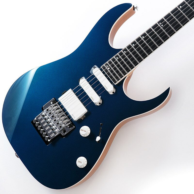 楽器種別：新品エレキギター/Ibanez 商品一覧＞＞エレキギター【170，000円〜325，000円】 商品一覧＞＞当店のギターは、出荷前に専門スタッフが検品・調整しているので安心です！Ibanez Prestige RG5440C-DFM [SPOT MODEL]商品説明EMGピックアップ搭載の日本製 RG！！Made in Japanならではの品質、プレイアビリティで完成されるIbanezの上位モデル「Prestige」シリーズから、SSH配列のEMGピックアップを搭載したRGモデル「RG5440C」が登場致しました。ふくよかなミッド・ローを持つアフリカン・マホガニーのボディは、トップとバックでカラーを塗り分けや外周のホワイト・バインディングのなど、上位グレードらしく高級感を感じられるルックスに仕上がっております。5pcのメイプル材と硬質なウェンジ材とで構成した「Super Wizard HP」シェイプのネックは、Ibanezならではの極薄ネック・シェイプとなっており、よりテクニカルな演奏を可能とするとともに、指板に採用されるマカッサルエボニー材との組み合わせにより、硬質でアタック感のあるサウンドを生み出します。また、指板サイドには高性能蓄光素材を使用したLuminlayのサイド・ポジション・マークが使用されておりますので、暗転したステージでもしっかりとポジションを確認することが可能です。フレットには優れた耐久性を持つことで減りに強くメンテナンス製にも優れたステンレスフレットが採用され、長期的にフレット・コンディションが安定するとともに、ステンレスフレット特有の音の立ち上がりが早く、コード弾きでの分離の良さを持つサウンドも生み出します。このモデルの大きな特徴でもある搭載のEMGピックアップは、フロントとミドルには、「EMG SA」、ブリッジに「EMG 81」の組み合わせとなっております。レンジの広さ、ダイナミクス、低ノイズ、粒の揃ったアタック感などアクティブピックアップならではのサウンドを生み出します。トレモロ・ユニットには多くのアーティストからも愛用されるIbanezオリジナル・トレモロ、Lo-Pro Edgeトレモロ・ブリッジを使用。ロー・プロファイルを追求しユニットを極力低く、またファイン・チューナーを後方に配置し設計することで、演奏時に手が当たりチューニングが狂う可能性を抑えています。※画像はサンプルです。製品の特性上、杢目、色合は個体ごとに異なります。商品詳細Neck Type: Super Wizard HP 5pc Maple/Wenge neckBody: African Mahogany bodyFretboard: Bound Macassar Ebony fretboard w/Off-set Mother of Pearl dot & Luminlay side dotsFret: Jumbo Stainless Steel frets w/Prestige fret edge treatmentBridge: Lo-Pro Edge tremolo bridgeNeck Pickup: EMG SA(S) neck pickupMiddle Pickup: EMG SA(S) middle pickupBridge Pickup: EMG 81(H) bridge pickupControls: 1 Volume， 1 Tone， 5-way lever switchMachine Head: Gotoh machine headsHardware Color: ChromeString gauge: .009/.011/.016/.024/.032/.042Neck DimensionsScale: 648mm/25.5Width at Nut: 43mmWidth at Last Fret: 58mmThickness at 1st: 17mmThickness at 12th: 19mmRadius: 430mmRハードケース付属◆Color:・DFM (Deep Forest Green Metallic)イケベカテゴリ_ギター_エレキギター_Ibanez_新品 JAN:4549763335081 登録日:2023/11/26 エレキギター アイバニーズ イバニーズ