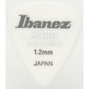 楽器種別：新品ピック/Ibanez 商品一覧＞＞ピック【〜5，000円】 商品一覧＞＞品揃え豊富な当店なら弦、パーツ、ケーブルなどのアクセサリーがまとめて揃います！Ibanez エラストマー・ピック EL14 [ティアドロップ] (1.2mm/EL14HD12)商品説明強度と耐久性に優れ反発弾性に富む素材の利点を活かし、消音性能・耐衝撃性能を逆手に取って完成する、新次元ピックピックの素材に由来するピッキング時のノイズはその素材によって様々で、時に良い味となることもあれば、時には単に雑音として耳障りと思うことも有るでしょう。もちろんピックには弦と指とを媒介するというプレイヤーとギターとの懸け橋としての重要な役目があり、弾き心地、タッチ、求める音色やニュアンスへの影響度合などの理想は人それぞれで様々です。なるべくノイズを減らし、音の角を丸め、しっとりとした音を求めるためのピック。温かみのあるトーンで弾く、どちらかというとアコースティックなフレーズにぴったりのピック。それをコンセプトに開発したこのエラストマー・ピックは、発売以来数多くのミュージシャンからたくさんの御支持を頂いています。エラストマー・ピックのパイオニアとして私たちIbanezは、さらにラインナップの充実を進めていきます。・既存ティアドロップ形状よりも先端を丸く成型し、よりマイルドな アタリを求めた新定番ティアドロップ形状・芯とコシのあるHARD素材もっともピッキング感を出しやすい形状/素材の組み合わせです。・厚さ1.0mm (EL14HD10) と1.2mm (EL14HD12) をラインナップ*厚さ/形状ともに、通常のピックと同じ感覚で使いやすいモデルです。ポリエステル・エラストマー(by 東レ・デュポン）を素材として使用した、新感覚ピック・高強度と高耐久性、良反発弾性素材のため、擦り減りにくく、弦のはじきやすさは抜群です。・高消音性により、弦との接触時（＝ピッキング時）のノイズを従来のピックとは比較にならないほど低減します。・高耐衝撃性により、弦タッチ/あたりが丸く、なめらかでしっとりとした弾き心地を実現します。イケベカテゴリ_弦・アクセサリー・パーツ類_ピック_Ibanez_新品 JAN:4549763009906 登録日:2017/04/06 ピック ギターピック アイバニーズ イバニーズ