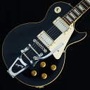 楽器種別：ユーズドエレキギター/Gibson 商品一覧＞＞エレキギター/Gibson/Custom Shop 商品一覧＞＞エレキギター【305，000円〜575，000円】 商品一覧＞＞当店のギターは、出荷前に専門スタッフが検品・調整しているので安心です！Gibson 【USED】Historic Collection Les Paul Standard 1957 Reissue Factory Bigsby Black (Ebony)商品説明ビグズビー搭載の2006年製ヒストリックコレクション、レスポールスタンダードのお買い得中古品が入荷！！Historic Collectin 1957 Les Paul Ressueをベースに、ビグスビー、ボディトップ、バック、ネックにエボニーカラーを採用した当時の国内代理店ファクトリーオーダースペックで御座います。全体的に擦り傷や打痕、バックル傷が散見され、ネック裏2フレット付近には1cmほどの塗装の擦れがございます。フレットは残り7−8割程で、電装系、ネックのコンディションは良好です。ストラップピンがロックピンに交換されておりますが、元パーツ、ストラップ側に取り付けるパーツは付属しませんネックは適度な厚みを持ちつつも握り込みやすい1957 Roundedシェイプが採用されております。サウンドの要であるピックアップには、バーストバッカー1&バーストバッカー2を搭載。野太いクリーントーンはもちろん、歪ませても無骨でありながらもバランスの良いドライブサウンドを奏でてくれます。また、ビグスビートレモロ仕様にすることで独特な高音域の鳴りが得られ、トーンに個性をプラス致します。実はレスポールにビグスビーという組合せが好きな方も多いのではないでしょうか厳選されたウッドマテリアルにクラフトマンの情熱と熟練の技が吹き込まれた極上の逸品。是非この機会にその貫禄を体感してみて下さい！2006年製約4.6kg# 762342純正ハードケース、認定書、タグ類付属商品詳細BodyTop Material：2-Piece Plain MapleBinding Style：1-Ply RoyaliteWeight Relief：NoneFinish：NitrocelluloseNeckNeck Material：Solid MahoganyNeck Profile：1957 RoundedScale Length：24.75 / 62.865cmFingerboard Material：RosewoodNumber of Frets：22Nut Width：1.687 / 42.85mmInlays：Cellulose Nitrate TrapezoidHardwareFinish：NickelBridge：Wire ABR-1Tailpiece：Bigsgy B7Tuners：Kluson style(2-lines Gibson logos)Control Knobs：Gold Top HatsSwitch Tip：White CatalinSwitch Washer：Silkscreened Cellulose Acetate ButyrateJack Plate：Laminated Cellulose Acetate ButyrateElectronicsNeck Pickup：Burstbucker type 1Bridge Pickup：Burstbucker type 2Controls：CTS 500K Audio Taper Potentiometers， bumble bee Capacitors(repulica)イケベカテゴリ_ギター_エレキギター_Gibson_Custom Shop_ユーズド JAN:2500010133272 登録日:2023/10/26 エレキギター ギブソン カスタムショップ