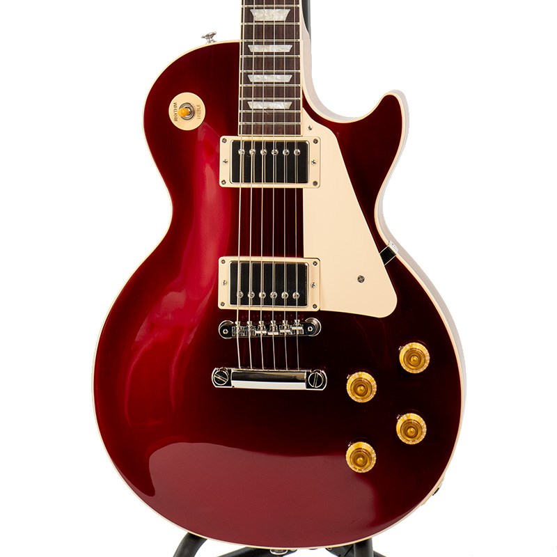 楽器種別：新品エレキギター/Gibson 商品一覧＞＞エレキギター/Gibson/Les Paul Models 商品一覧＞＞エレキギター【205，000円〜390，000円】 商品一覧＞＞当店のギターは、出荷前に専門スタッフが検品・調整しているので安心です！Gibson Les Paul Standard '50s Plain Top (Sparkling Burgundy) 【S/N 212930353】商品説明Gibson Les Paul Standard Custom Color SeriesCustom Color Seriesは、1960年代のギブソンのクラシカルなカスタムカラーと、近年のリミテッドランに採用された人気カラーからインスピレーションを得て誕生したモデルであり、ギブソンファンの皆様に、エキサイティングなカラーのレスポール・スタンダードをお届けします。王道のメイプルトップ、マホガニーバックを採用したクラシックな50sルックスモデルです。ウエイトリリーフを施さないソリッドボディを採用、ネックシェイプは程よいグリップ感のあるVintage 50sを採用しています。キャビティはトラディショナルモデルと同様に、基盤を使わず配線されており、コンデンサーはオレンジドロップが使われております。サウンドの要であるピックアップには、バーストバッカー1&バーストバッカー2を搭載。野太いクリーントーンはもちろん、歪ませても無骨でありながらもバランスの良いドライブサウンドを奏でてくれます。ギブソン王道のロックサウンドを求めるギタリストには是非ともオススメの1本です。S/N 212930353Weight≒4.38kg商品詳細BodyMaterial: MahoganyTop: Plain MapleWeight Relief: NoneNeckNeck: MahoganyProfile: 50s VintageNut width: 1.695 / 43.05mmFingerboard: Indian RosewoodScale length :24.75 / 628.65mmNumber of frets: 22Nut: Graph TechInlay: Acrylic TrapezoidsHardwareBridge: ABR-1 Tune-O-MaticTailpiece: Aluminum Stop BarTuners: Vintage Deluxe with Keystone ButtonsPlating: NickelElectronicsNeck Pickup: Burstbucker 1Bridge Pickup: Burstbucker 2Controls: 2 Volumes， 2 Tones & Toggle Switch (Hand-wired with Orange Drop Capacitors)ハードケース付属イケベカテゴリ_ギター_エレキギター_Gibson_Les Paul Models_新品 JAN:4570155995972 登録日:2023/10/26 エレキギター ギブソン レスポール