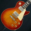 楽器種別：ユーズドエレキギター/Gibson 商品一覧＞＞エレキギター/Gibson/Les Paul Models 商品一覧＞＞エレキギター【535，000円〜1，005，000円】 商品一覧＞＞当店のギターは、出荷前に専門スタッフが検品・調整しているので安心です！Gibson 【USED】 1959 Les Paul Standard Reissue Gloss (Factory Burst) 【SN.931820】商品説明圧巻のワイドフレイムが輝きを放つ1本！2023年製1959 Les Paulの美品中古が入荷！エレキギター史に燦然と輝く1959 Les Paul Standard Model。数々のミュージシャンを虜にした圧倒的な存在感を放つサウンド、そして艶かしく弾き手を魅了する美しいボディラインは現代に於いても全てのロックギタリスト憧れのアイコンと言えるでしょう。1951年発売以来のゴールドトップ期を経て1958年にサンバーストフィニッシュを採用し、1960年までの僅かな期間にその姿で製作された「Les Paul Standard」。その中でも代表的年度として一際の人気を誇る「1959」モデルは常に羨望の眼差しを集める偉大な存在として君臨し続けております。そんな「1959」モデルを現在のGibson Custom Shopの技術の粋を結集し製作した一本です。究極のリイシューモデルとして2015年に登場したTrue Historicスペックを大部分で踏襲した2018年仕様をベースに、細部に亘りさらなる拘りを持って製作された2019年の60th Anniversaryモデルと同等スペックの最新入荷品です！60th Anniversaryモデルの発売時には、ギターのまさに「顔」とも呼ぶべきヘッドの「Les Paul MODEL」シルクスクリーンの色合いの見直しの他、Gibsonロゴデザインもよりオリジナルに近いデザインにリファイン。インレイは指板ポジションマークも含め、着色によるものではなく元々色合いの濃いセルロース素材を使用することで一層雰囲気を高めています。基本的なスペックは最新のHistoric Specを採用。アンポッテッドのCustombucker Alnico IIIピックアップやアップデートされたアッセンブリ、True Historicパーツが引き続き装備されております。ピッキングに鋭く追従する鋭敏なレスポンスは、ギターをアンプにプラグインしたその刹那からプレイヤーを魔法の様にレスポールトーンの虜にしてしまいます！トーンを絞った際の音抜け感の良さは勿論のこと、ヴォリュームを絞っても程良くブライトさがキープされるコントローラブルなアッセンブリーは現代的な使用方法とも素晴らしい相性を見せてくれるでしょう！！当個体状態と致しましては、全体的に細かい擦り傷や弾き傷、パーツのくすみや錆は御座いますが、美観を損ねるような打痕や深い傷は無い美品中古となっております。勿論電装系や演奏面も問題無く、フレットも凹み無く8割程度残っておりますのでガンガンお使い頂ける1本としてお迎え頂けます。中々お目にかかれない美しいワイドフレイムに黒々とした指板が特徴的な1本。是非お見逃しの無い様！Weight≒3.94kg商品詳細Body Wood : Hand Selected 2-Piece Figured Maple Top & 1-Piece Lightweight MahoganyNeck : Solid Mahogany with Long Neck Tenon / 50s Rounded Medium C ShapeFingerboard : Indian RosewoodFrets : Historic Medium-Jumbo 22FretsPickups : Custombucker Alnico III (Unpotted)Controls : 2 volume 、2 tone 、3-way switchBridge / Tailpiece : ABR-1 non wire / Lightweight Tailpiece w/Long StudTuners : Kluson Single Line， Single RingHard ware color : Nickelハードケース付属イケベカテゴリ_ギター_エレキギター_Gibson_Les Paul Models_ユーズド JAN:2500010055055 登録日:2024/02/16 エレキギター ギブソン レスポール