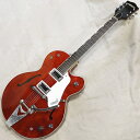 楽器種別：ヴィンテージエレキギター/GRETSCH 商品一覧＞＞エレキギター/GRETSCH/Signature 商品一覧＞＞エレキギター【485，000円〜915，000円】 商品一覧＞＞当店のギターは、出荷前に専門スタッフが検品・調整しているので安心です！GRETSCH 6119 Chet Atkins Tennessean early'62商品説明1958年にChet Atkins（チェット・アトキンス）シグネチャーシリーズとしてCountry Gentleman（カントリージェントルマン）とともに世に送り出された『6119 Tennessean（テネシアン）』。発売当初はオレンジカラーの1ピックアップ仕様でしたが、1960年代に入りシミュレーテッド（ダミー）fホールのダークチェリーカラー、2ピックアップ仕様にマイナーチェンジが行われます。こちらは、とてもキャッチーで世界的に人気の高い1963〜64年頃より以前の仕様となりますが、サウンドにおいてはまったく引けを取らず、なおかつレアなこの時期のものもまた、とても高い人気を誇ります。【ボディ】全体重量は約3.2kg。ボディ材はメイプルのホロー構造。シミュレーテッドfホールは白い縁取りのない仕様。シルバーの「GRETSCH」ロゴ入りビグスビーB-6ユニットがクールです。ジョイント強化用のボルトは1962年前半までの位置取りでカッタウェイ内側です。ピックガードやピックアップリングの割れ部分、少々の打痕やすり傷、ボディバインディングの若干の縮み、金属パーツのくすみはみられるものの、年式を考えるとかなりきれいなコンディションといえるでしょう。【ネック】ネック材はメイプル。フィンガーボード材はローズウッド。ヘッドロゴは低い位置で、金属のプレートのない仕様です。ヘッドまわりのキズ、ウェザーチェック、ネック裏のタッチアップ部分はみられますが、比較的きれいなコンディションといえるでしょう。チューナーはWaverly（ウェーバリー）社のオープンタイプ、4弦および3弦のつまみに曲がりと、巻きに遊びがみられる箇所がありますが、機能的には問題ございません。フレットは交換済みで、極端な減りはなくプレイアビリティは良好です。リフレット時に指板Rは若干緩くしているようです。ナット幅42.8mm。薄すぎず比較的すっきりとしたネックシェイプが特徴です。【電装系】チェット・アトキンスシリーズおなじみのコントロール【マスターボリューム／各ピックアップボリューム／スタンバイスイッチ／ピックアップセレクタースイッチ／トーンスイッチ】は内部パーツも当時のコンディションをキープしています。楽器の鳴りも素晴らしく、オールドハイロートロンピックアップと素晴らしいウッドマテリアルによって、とてもリッチなトーンを繰り出します。付属ケース：Gretschデラックスハードケース商品詳細Weight：3.2kgBody Material（Top／Side&Back）：Maple／Maple Hollow， 16inchNeck Material／Scale Length：Maple／628mm（24-3/4inch）Bridge／Tail：／Gretsch Straight Bar Bridge／Bigsby B-6 SilverFingerboard／Fret Marker／Radius：Rosewood／Pearloid thumbprint／381.0mm（15inch）Nut Width／Fret Width：42.8mm／2.0mm（replaced）Neck Thickness（1F／7F／12F）：21.7mm／22.4mm／22.9mmPickup（Neck／Bridge）：Gretsch HiLo 'Tron（2.9kΩ／3.0kΩ）※ピックアップの直流抵抗値はコントロール部を通した計測となります-------Heartman Vintage Guitarsは池部楽器店のヴィンテージ・ギター＆ベースの専門店です-------イケベカテゴリ_ギター_エレキギター_GRETSCH_Signature_ヴィンテージ JAN:2500010132244 登録日:2024/04/29 エレキギター グレッチ