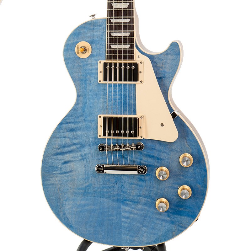 楽器種別：新品エレキギター/Gibson 商品一覧＞＞エレキギター/Gibson/Les Paul Models 商品一覧＞＞エレキギター【220，000円〜420，000円】 商品一覧＞＞当店のギターは、出荷前に専門スタッフが検品・調整しているので安心です！Gibson Les Paul Standard '60s Figured Top (Ocean Blue) 【S/N 214530337】商品説明Gibson Les Paul Standard Custom Color SeriesCustom Color Seriesは、1960年代のギブソンのクラシカルなカスタムカラーと、近年のリミテッドランに採用された人気カラーからインスピレーションを得て誕生したモデルであり、ギブソンファンの皆様に、エキサイティングなカラーのレスポール・スタンダードをお届けします。AAフィギュア・メイプルトップやスリムテーパーのネックシェイプを採用した60's仕様採用モデルです。ウエイトリリーフを施さないソリッドボディに、握りやすいスリムテーパーのネックをジョイント。キャビティはトラディショナルモデルと同様に、基盤を使わず配線されており、コンデンサーはオレンジドロップが使われております。サウンドの要であるピックアップには、バーストバッカー61R&バーストバッカー61Tを搭載。芯のあるクリーントーンはもちろん、歪ませても骨太でバランスの良いドライブサウンドを奏でてくれます。ギブソン王道のロックサウンドを求めるギタリストには是非ともオススメの1本です。S/N 214530337Weight≒4.19kg商品詳細BodyMaterial: MahoganyTop: AA Figured MapleWeight Relief: NoneBinding: Single-ply Top and FretboardNeckNeck: MahoganyProfile: Slim TaperNut width: 1.695 / 43.05mmFingerboard: Indian RosewoodScale length: 24.75 / 628.65mmNumber of frets: 22Nut: Graph TechInlay: Acrylic TrapezoidsHardwareBridge: ABR-1 Tune-O-MaticTailpiece: Aluminum Stop BarTuners:Grover Rotomatics w/ Kidney ButtonsPlating:NickelElectronicsNeck pickup: 60s BurstbuckerBridge pickup: 60s BurstbuckerControls:2 Volumes， 2 Tones & Toggle Switch (Hand-wired with Orange Drop Capacitors)ハードケース付属イケベカテゴリ_ギター_エレキギター_Gibson_Les Paul Models_新品 JAN:4570155996047 登録日:2023/10/26 エレキギター ギブソン レスポール