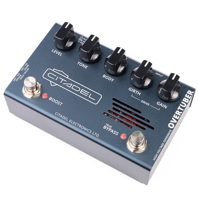 楽器種別：新品Citadel Electronics/新品 商品一覧＞＞エフェクター【25，000円〜50，000円】 商品一覧＞＞ギター用エフェクター/歪み系/オーバードライブ/Citadel Electronics 商品一覧＞＞安心してお買い物頂けるよう、コンパクトもマルチも丁寧梱包でお届けします！Citadel Electronics 【先取り大特価セール】Overtuber (シタデル・エレクトロニクス)　オーバードライブ商品説明ハイ・ボルテージ・オーバードライブOvertuber は、クラシックなチューブ・ドライバー・ペダルを Citadel Electronics が独自解釈したモデルです。高電圧の BOOST モードを有効にすることで、音色の幅が広がります。自動バイアス・トポロジーによってプリアンプ管のパフォーマンスを最適化し、サウンドに一貫した倍音とダイナミクスをもたらします。◆コントロール詳細・LEVEL ペダルの出力ボリュームをコントロールします。・TONE 高域特性を調整し、トーンの明るさを微調整します。・BODY 歪み後の低域を調整し、サウンド全体の厚みや豊かさをコントロールします。・GIRTH 低域のサチュレーションを強め、GAIN コントロールと相互作用します。・GAIN 全体のサチュレーションを調整し、全周波数帯域における歪み量を設定します。低域のサチュレーションをコントロールする GIRTH と相互作用し、オーバードライブの深さと強さを微調整できます。・TRUE BYPASS（起動状態切り替え機能付き） サイドのスイッチでペダルの起動状態（オン／バイパス）を設定できます。イケベカテゴリ_エフェクター_ギター用エフェクター_歪み系_オーバードライブ_Citadel Electronics_新品 SW_Citadel Electronics_新品 JAN:4530027540006 登録日:2026/02/12 シタデル