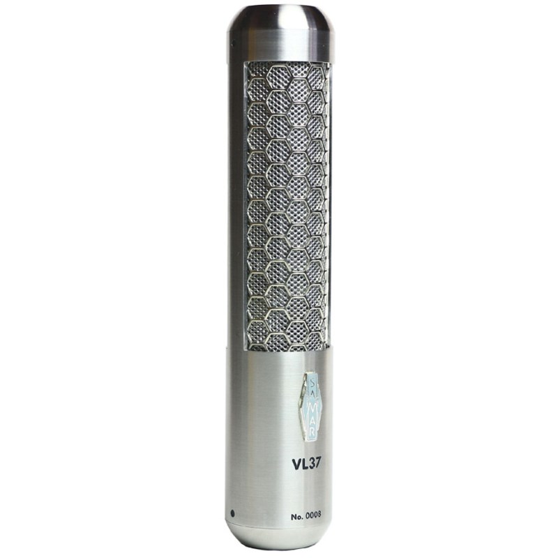 楽器種別：新品Samar Audio Design/新品 商品一覧＞＞レコーディング【115，000円〜215，000円】 商品一覧＞＞マイク/コンデンサーマイク/Samar Audio Design 商品一覧＞＞レコーディング機器買うなら、当店で！専門スタッフが迅速丁寧に対応します！Samar Audio Design VL37【受注発注品・納期2ヶ月以上】商品説明※こちらの商品はメーカー在庫切れの際、納期に2ヶ月前後お時間をいただく場合がございます。　納期に関しましては、お手数をお掛けいたしますがPower Rec（03-5456-8809）までご連絡下さい。オンリーワンの表現性、孤高のクオリティ。プレミアム品質のリボンマイクロホン。Samar Audio Design(サマー・オーディオ・デザイン) VL37 リボンマイクは、より高精細なレコーディング技術に対応する、最高品位のリボン・マイクロホン。フラッグシップ・モデルMF65と全く同じコンポーネントと設計を引き継ぎ、その音質や特性は全く同じです。マーク・フークスマン博士は、究極の精度を誇るトロイダル・トランスやリボンモーター、削り出しのステンレススチール筐体、さらにネジ1本に至るまで、専用設計で自社生産することを決め、その開発に8年以上を費やしています。その結果、25kHzまで伸びた高域、20Hzまで全くフラットな低域といった「アナザークラス(別格)の品質」を実現。リボンマイクの特徴である「自然で伸びやかなサウンド」を保ちながらも、レンジの広い、バランスの良いトーンが達成されました。リボンモーターを筐体と一体化した精密構造は、滑らかで美しいデザインだけでなく、その寸分の狂いもない音質にも貢献。全ての個体でマッチドペアを実現するほどの精巧な特性を可能にしているのは、オーディオパーツや筐体を自社で生産できるSamar Audio Design社の研究所と、フークスマン博士の職人としての技術力があるからに他なりません。プレミアムな音質を持ったハイエンド・リボン・マイクです。主な特徴・完全受注生産体制による徹底した品質管理・精巧な技術力、独自のイノベーティブ設計・表現性に優れる、ナチュラルで芸術的な音質・バランスの良いフラットな周波数特性。低域は20Hz(-0.43dB)まで完全にフラット、高域は25kHzを超える特性を確保・自社ファクトリーでハンドメイド生産されるアモルファス・コアのトロイダル・トランスが実現する極低雑音/歪特性・洗練された設計のリボンモーター。最短のフロント・バック・パスを実現、マウント構造も音質を最優先させた設計・フークスマン博士による精密なファイン・チューニング（完璧なマッチング）・特殊技巧を採用する精密なコルゲーション（波型）リボン・高SPL設計により大音量ギターキャビネットやドラムスなどの収音に対応・高性能なビルトイン・ポップフィルター構造を採用・完璧なシンメトリカルが実現された双指向ポーラパターン・振動を吸収しピュアな収音を可能にする専用マイクホルダー付属・木製の専用マイクケース付属・メイド・イン・U.S.A.イケベカテゴリ_レコーディング_マイク_コンデンサーマイク_Samar Audio Design_新品 SW_Samar Audio Design_新品 JAN:4560482825073 登録日:2015/12/24 マイク コンデンサーマイク コンデンサマイク レコーディングマイク
