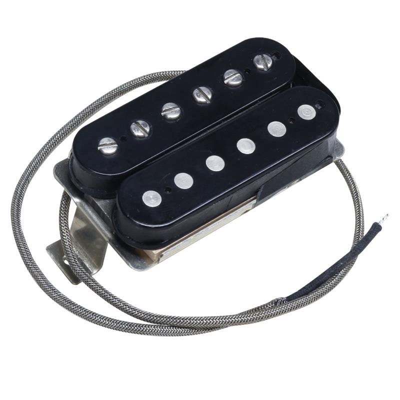 楽器種別：新品Toneism Pickups/新品 商品一覧＞＞楽器アクセサリ【35，000円〜75，000円】 商品一覧＞＞ピックアップ/エレキギター用ピックアップ/Toneism Pickups 商品一覧＞＞品揃え豊富な当店なら弦、パーツ、ケーブルなどのアクセサリーがまとめて揃います！Toneism Pickups TONEISM VOHB#58 ダブル・ブラック フロント ※納期1〜2ヶ月商品説明■ Toneism Pickups とは名だたる米国ギターブランドにおけるカスタム部門での華々しい経歴に加え、ギター愛好家のバイブル 『ザ・ビューティ・オブ・ザ・バースト』『ザ・ギャラクシー・オブ・ストラト』 の著者としても名を馳せる レジェンド 岩撫安彦氏 が集大成として造り上げた究極のピックアップ「TONEISM PICKUPS」。■ 製品コンセプトプレイヤーのタッチに敏感に反応し、感情の動きを余すところなく表現するビンテージピックアップ。オリジナルの優れた設計を土台としながらも、その数十年にわたる歴史の中では数多くの製造手法の変化がありました。またそれらの個体がギターに組み込まれて世に出た後も部材に様々な経時変化が起こり、実質的にはスペックが変わりました。ビンテージピックアップの大きな特長とも言える多くの個体バリエーションは、時の流れの中でこの二つのファクターが重なりあう事で生み出されていったのです。そのバリエーションの中でも選び抜かれた数少ない個体は、その高度な表現力でプレイヤーと一体となり、多くの聴衆を魅了してきました。ビンテージ・ピックアップは単なるパーツではなく、ギタリストたちがミュージックシーンの歴史を切り拓いていく上での、必要不可欠な力の一つだったといっても過言ではありません。トーンイズムでは、こうした認識の上で長年にわたって積み上げたビンテージピックアップの分析研究の結果に基づき、代表的なビンテージ・トーンを再現するモデルと、音作りのノウハウを生かしたカスタム・ピックアップを製作しています。■ 製作者 岩撫 安彦 氏70年代にギターのリペア、ビンテージのレストアで楽器業界でのキャリアを開始。80年代にはその経験を生かして製作を開始。その後渡米して米国企業でのカスタム・ギター製作部門勤務を経て帰国。米国ブランド輸入代理店のアドバイザーを務めた後、自身のギター・ブランドを立ち上げる。その間、ギター関連の雑誌にコラムを持ち、また楽器に関する専門書を執筆。米国で英語版も出版された。2000年代には再び米国企業に勤務、アジア圏を含めた多数の国を管轄するなど製作側ではなく運営側で販路の拡大に務めた。日本とアジア市場を統括した日本の子会社のトップとなり、十数年のキャリアを経て独立。長年の構想、研究の集大成ともいえるピックアップの製作、販売をトーンイズムとしてローンチするに至る。■ VOHBとはTONEISM VOHB はビンテージのオリジナルの製作手法に忠実に従って作ったダブルコイル・ハムバッカーです。無数のバリエーションが存在するP.A.Fのトーンを、 57，58，59，60，と代表的な年代を軸としてまとめ、時代と共に変化した細かな仕様の組み合わせをP.A.Fの基本トーンの上に作りこんでいます。またP.A.F後継のパテントナンバーでは仕様の安定した時期にフォーカスし、64としています。? VOHB#58 フロントタイトなロー、存在感あるミッド、繊細でスイートなハイを特徴とするアルニコ2マグネットを土台に、オールラウンドで使いやすいP.A.Fトーンを生み出すビンテージ・チューニングを施しました。※ビス/スプリングは付属しません。取り付けには標準的なインチサイズビス(#3-48)をご使用ください。商品詳細製品サイズ: 84.5×37.5×29.5mm製品重量: 約120gパワーレベル: ミディアム抵抗値: 7.0-7.2Kコイルワイヤー: AWG42プレーンエナメルマグネット: アルニコ2ボビン: ブチレート製ベースプレート: ジャーマンシルバー（洋銀）製リードワイヤー: プッシュバック、2ストランド網線シールドポッティング: 無しビス規格: インチ #3-48パッケージサイズ: 10.2 x 9.8 x 6.8 cm総重量(パッケージを含む): 約0.165 kg付属品: 無し生産国: 日本イケベカテゴリ_楽器アクセサリ_ピックアップ_エレキギター用ピックアップ_Toneism Pickups_新品 SW_Toneism Pickups_新品 JAN:4515515350039 登録日:2025/06/19 トーンイズム ピックアップ