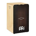 楽器種別：新品カホン/MEINL 商品一覧＞＞カホン【30，000円〜65，000円】 商品一覧＞＞安心してお買い物頂けるよう、小物楽器もカホンも丁寧梱包でお届けします！MEINL AESLEYB [Artisan Edition Cajon Solea Line / Ebony Burst]商品説明☆Artisan Edition Cajon Solea Line☆ボディーに9プライ12mmのバーチ材を使用。サウンドホール部分にベースリフレクトシステムを採用し、ボディー内で起こる音のぶつかり合いを防ぎ自然な鳴りを引き出します。左右4本ずつのプリチューンド・ストリングスを採用。フロント板は3色から選べます。FRONTPLATE : Ebony BurstBODY : Baltic Birch 9-ply (12mm)FINISH : サテンSIZE : 11 1/4（幅）X 19（高）X 11 3/4（奥）FEATURES :・ 左右各4本のプリチューンド・ストリングス内蔵・ 角、親指部分のくぼみ等上部の曲線加工が最上級のパフォーマンスとサウンドを実現・ ソフトラバー製ゴム足・ 人間工学に基づいた丸みのあるフロントプレート・ エレガントなボディーの焼印・ ベースリフレックスシステムイケベカテゴリ_パーカッション_カホン_MEINL_新品 JAN:0840553088991 登録日:2020/08/09 カホン パーカッション マイネル