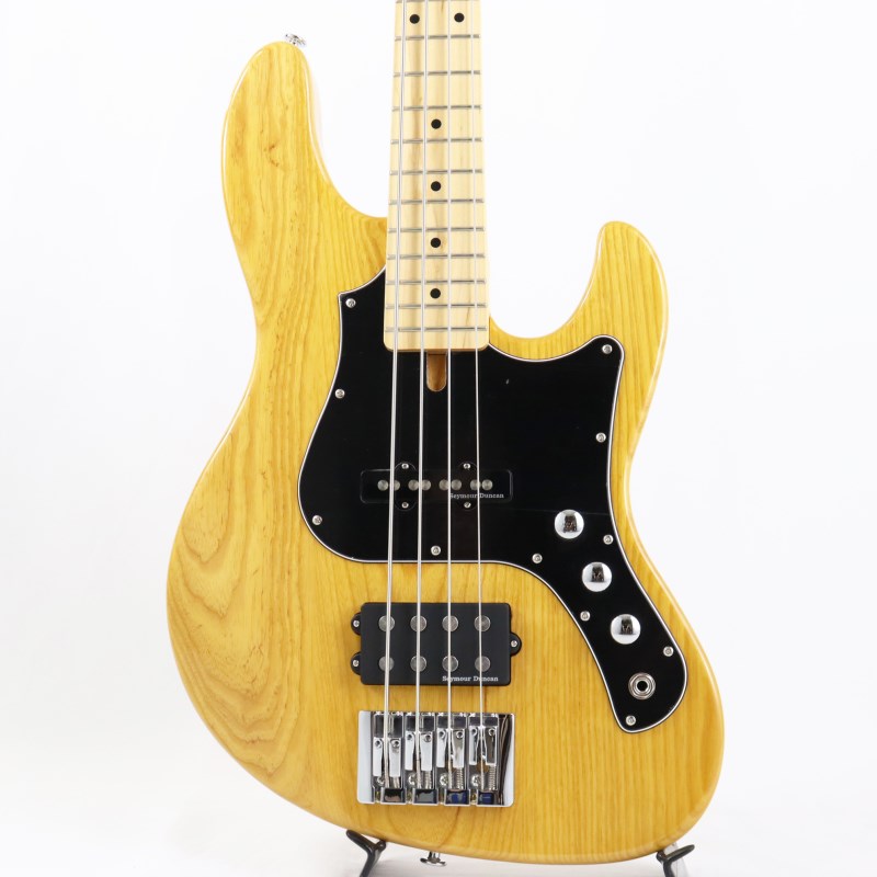 楽器種別：新品FUJIGEN/J-Standard Series 商品一覧＞＞FUJIGEN/新品 商品一覧＞＞ベース【110，000円〜210，000円】 商品一覧＞＞エレキベース/その他ベース一般/FUJIGEN 商品一覧＞＞当店のベースは、出荷前に専門スタッフが検品・調整しているので安心です！FUJIGEN J-Standard JMJ2-ASH-M (VNT) [SPOT MODEL]商品説明Fujigen J-Standard Series が数量限定のスポットモデルで待望の復刻！日本が世界に誇るギター・ファクトリー「フジゲン」。国内外を問わず、数々のブランドのOEM生産を請け負う確かな技術は、世界中のギタリスト＆ベーシストに高い評価を得ています。コストパフォーマンスに優れ国内外問わず高い評価を得ているJ-Standard。従来のサークル・フレッティング・システム（C.F.S）や FGNオリジナルブリッジなどのプレイヤー目線に沿った機能は残しつつ、新たな仕様が加わり更に扱いやすいモデルとなりました。主な変更点としてJMJ2 オリジナル ヒール・シェイプを新たに採用。ハイポジションでのプレイアビリティを保持しつつ、弦振動の伝達を考慮しボディとネックの接地面積を広くすることで、よりタイトなサウンドを狙っています。アジャスト・ナットをエンド側に配置し、ローポジション側の安定性を高めています。アジャスト部分にザグリを設けることで、トラッドなベースと異なりネックを外さずに調整することが可能です。そしてトーン・ポット のプル/プッシュがパラレル/シリーズ切り替えからコイル・タップ・スイッチへと変更されました。本器はボディにアッシュ、指板にメイプルを配しセイモア・ダンカン・ピックアップを搭載した仕様となります。セイモア・ダンカンSJB-3&SMB-D の持つオープンでブリっと心地よいサウンドに新たに追加されたコイル・タップ・スイッチにより、ハムバッカーの押し出しの強いサウンドから歯切れのよいシングルサウンドへの切り替えで柔軟なサウンドメイクが可能となりました。※画像はサンプルです。製品の特性上、杢目、色合いは一本一本異なります。商品詳細Construction: Bolt-on NeckBody: AshNeck: Maple U-ShapeFingerboard: MapleScale: 34 (864mm)Frets: 22F Medium Jumbo C.F.S.Tuners: GOTOH GB11WBridge: FGN FGBB-104 (String Pitch = 19mm)Hardware Color: ChromePickup (Neck): Seymour Duncan Quarter-Pound(TM) SJB-3nPickup (Bridge): Seymour Duncan SMB-4DControls: 2Volume， 1Tone w/ Push-Pull SW (Tap)Body Finish: Glossギグケース付属イケベカテゴリ_ベース_エレキベース_その他ベース一般_FUJIGEN_J-Standard Series_新品 SW_FUJIGEN_新品 JAN:4537239898871 登録日:2024/08/09 エレキベース フジゲン 富士弦