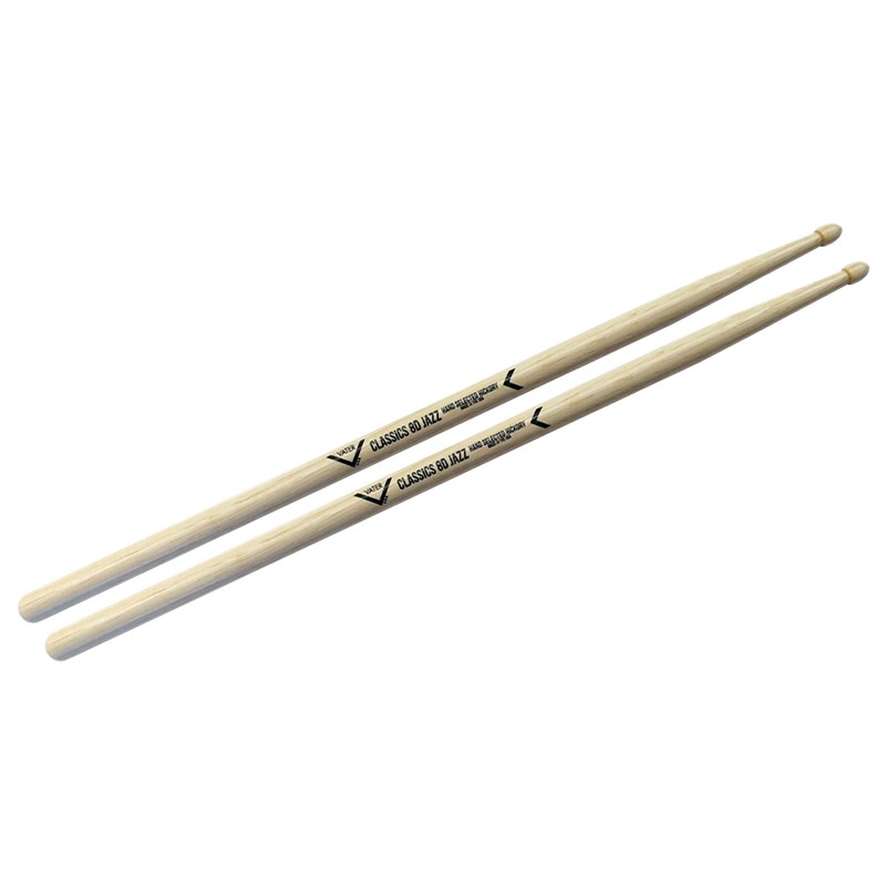 楽器種別：新品VATER/新品 商品一覧＞＞ドラム【〜5，000円】 商品一覧＞＞スティック/VATER 商品一覧＞＞安心してお買い物頂けるよう、スネアもシンバルも丁寧梱包でお届けします！VATER Classics 8D Jazz [ VHC8DJW / 1980年代の創業当初の仕様を再現Classic Series ]商品説明＜Classic Series＞1950年代、ボストンのドラムショップから始まり、80年代にVATERブランドを立ち上げた当初の仕様スティックがCLASSICSシリーズとして復活しました。-Classics 8D Jazz-7Aと同じ太さで長さ406mm。暖かくもクリアなシンバル音を楽々と引き出します。材質：ヒッコリーサイズ：13.7×406mmイケベカテゴリ_ドラム_スティック_VATER_新品 SW_VATER_新品 JAN:0641652017130 登録日:2019/05/27 スティック ドラムスティック ヴェータ ベータ ヴェーター ベーター