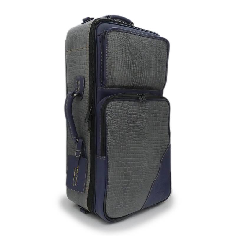 楽器種別：新品GARD BAGS/新品 商品一覧＞＞管楽器・吹奏楽器【35，000円〜75，000円】 商品一覧＞＞トランペット用アクセサリ/ケース/GARD BAGS 商品一覧＞＞サックス買うなら、当店で！専門のスタッフが丁寧に検品・調整しているので安心です！GARD BAGS ガードバッグス / エリート シリーズ 5-ECLG-NB cro トランペット用 トリプル ケース / クロコダイル型押しグレーレザー ・ ネイビーレザートリム商品説明●GARD BAGS / ガードバッグス機能性とデザインに優れたガードバッグスのケースはプロシリーズ、エリートシリーズ、ファイバーグラスシリーズからなりそれぞれに最高のデザインをほどこしてあります。プロシリーズは軽さと優れた楽器の安全性を兼ね備えたコンパクトなケースでファブリック材とレザー材から選べます。オーソドックスなカラーも揃えてあります。エリートシリーズは上質なコーデュラ材と高級レザー材と豊富なカラーと衝撃に強いのが特徴です。ファイバーグラスシリーズはセミハードタイプでガードバッグス社のNEWラインナップ。●エリートシリーズ豊富なカラーと耐衝撃性が特徴でダブル、トリプル、TP&FLGダブルのラインナップです。別売りのタコインサートの使い方次第で驚異の本数が入ります。外形寸法 / 60 x 33 x 19（cm）重量 / 3.45 kg※数値はおおよそになります。※楽器の形状によっては収納できない場合もございます。※輸入品のため、製造や輸送時に生じた小さなキズやスレ、ファスナーのスライダー部や引手部に小さな塗装剥がれが見られる場合があります。あらかじめご了承ください。イケベカテゴリ_管楽器・吹奏楽器_トランペット用アクセサリ_ケース_GARD BAGS_新品 SW_GARD BAGS_新品 JAN:4514997030101 登録日:2025/12/20 トランペット用ケース