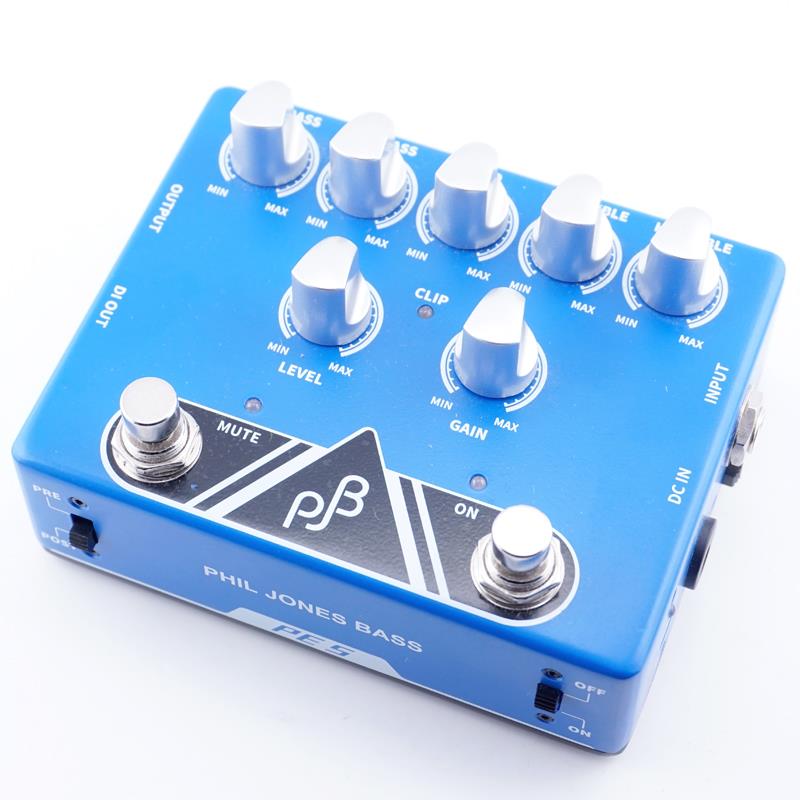 楽器種別：ユーズドPJB（Phil Jones Bass）/ユーズド 商品一覧＞＞エフェクター【15，000円〜30，000円】 商品一覧＞＞ベース用エフェクター/ベース用プリアンプ・EQ・DI/PJB（Phil Jones Bass） 商品一覧＞＞安心してお買い物頂けるよう、コンパクトもマルチも丁寧梱包でお届けします！PJB（Phil Jones Bass） USED 中古 PE-5 Bass Pedal商品説明アップライト・エレクトリック両対応ベースプリアンプPE-5はエレクトリックベース、アップライトベース両方の使用を想定した、PJB初のベース用プリアンプ。高い感度設定により、アップライト用のパッシブピエゾPUでも余裕で受け、十分に増幅することができます。PJBの定評ある5バンドEQにより素早くサウンド・メイキングが可能。通常のアウトプットに加え、DIアウトも装備、グランドリフトやプリポストスイッチも備え、現場の状況に合わせた、柔軟な出力が選べます。ユニークな特徴として、リチウムバッテリーを内蔵しており、DCもしくはUSB-Cで充電すれば、外部電源無しでも最大8時間まで駆動することができます。若干の使用感はございますが、動作は問題無くお使いいただけます。付属品：箱保証：保証無し現状販売イケベカテゴリ_エフェクター_ベース用エフェクター_ベース用プリアンプ・EQ・DI_PJB（Phil Jones Bass）_ユーズド SW_PJB（Phil Jones Bass）_ユーズド JAN:2500080899016 登録日:2026/07/05 プリアンプ フィルジョーンズ フィル・ジョーンズ