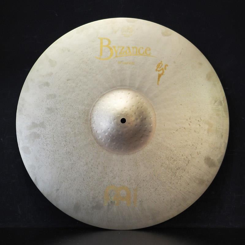 楽器種別：ユーズドMEINL/Byzance Vintage 商品一覧＞＞MEINL/ユーズド 商品一覧＞＞ドラム【30，000円〜60，000円】 商品一覧＞＞シンバル/ライド/MEINL 商品一覧＞＞安心してお買い物頂けるよう、スネアもシンバルも丁寧梱包でお届けします！MEINL USED 中古 B20SAR Byzance Vintage Sand Ride 20 - Benny Greb Signature/2370g商品説明【ベニー・グレブ・シグネチャー・モデル！バイザンス・ヴィンテージ・サンド・ライドの中古品が入荷！】●Byzance Vintage Series（バイザンス・ヴィンテージ・シリーズ）＜・B20ブロンズ合金製・ハンドハンマー加工による優れたサウンド・表面はサンドブラスト仕上げ。ヴィンテージなサウンド、ルックス、フィーリング＞Byzance Vintageシリーズは伝統的なB20ブロンズ合金製で、Benny Greb（ベニー・グレブ）との共同開発により、革新的なデザインとこれまでにない個性的なサウンドが特徴です。真に個性的なサウンドで、音楽性を最大限に表現したいと切望するドラマーたちをターゲットに製作されました。非常に魅力的なサウンドキャラクターを持つ、注目すべき最先端のシンバルです。Sand Ride：サンドブラスト加工されたトップ側と、部分的にレイジングされたボトム側とのコンビネーションにより、非常に短いディケイのドライで素早いスティックサウンドを演出。ベルはクリアで明るく、明瞭なサウンド。サイズ：20インチ※中古品のためキズや汚れ、サビ等使用感がございます。予めご了承くださいませ。イケベカテゴリ_ドラム_シンバル_ライド_MEINL_Byzance Vintage_ユーズド SW_MEINL_ユーズド JAN:2500190023301 登録日:2026/07/20 シンバル マイネル ビザンス