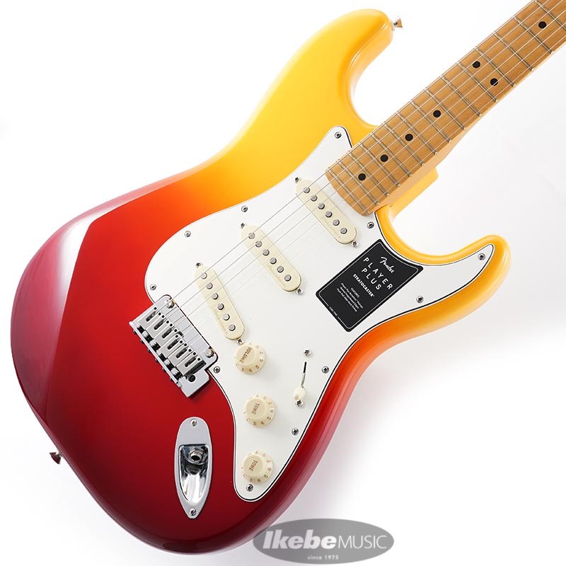 楽器種別：新品エレキギター/Fender MEX 商品一覧＞＞エレキギター/Fender MEX/Player Plus 商品一覧＞＞エレキギター【85，000円〜165，000円】 商品一覧＞＞当店のギターは、出荷前に専門スタッフが検品・調整しているので安心です！Fender MEX Player Plus Stratocaster (Tequila Sunrise/Maple)商品説明Fender Player Plus SeriesPlayer Plus Stratocasterは、クラシックなフェンダーデザインにプレイヤーを意識した実用的な機能とエキサイティングな新フィニッシュげを融合させ、優れた演奏体験と紛れもないスタイリングを提供します。本モデルのサウンドの心臓部には、繊細なダイナミックスを実現する3基のPlayer Plus Noiselessピックアップをフィーチャーしています。ブライトでタッチセンシティブなこのピックアップは、ハムノイズを抑制したクラシックなStratocasterトーンを提供します。トーンコントロールはプッシュ／プル仕様となっており、スイッチポジション1と2にの際にネックピックアップを追加することができ、多彩なサウンドを実現します。サテンフィニッシュのModern C シェイプPlayer Plus Stratネックは、手にぴったりとフィットし、滑らかなエッジのロールオフ処理が心地よさを提供します。12インチラジアス指板と22本のミディアムジャンボフレットはリードプレイに適しており、弦落ちを気にすることなく、アグレッシブなベンディングを可能にします。スムーズで卓越したレスポンスを実現する2点支持トレモロとロッキングチューナーにより、激しいアーミングをしても安定したチューニングを維持することができ、弦交換も容易に行えます。フェンダーの伝統的なスタイル、先進的なパフォーマンス、そして魅力的な新しいフィニッシュを備えたPlayer Plus Stratocasterは、あなたのクリエイティビティを刺激し、ワンランク上のプレイをサポートします。※画像はサンプルです。製品の特性上、杢目、色合いは一本一本異なります。商品詳細Series: Player PlusBody Material: AlderBody Finish: Gloss PolyesterNeck: Maple， Modern CNeck Finish: Satin UrethaneFingerboard: Maple or Pau Ferro， 12 (305 mm)Frets: 22， Medium JumboPosition Inlays: Black Pearloid Dot (Maple)， White Pearloid Dot (Pau Ferro)Nut (Material/Width): Synthetic Bone， 1.685 (42.8 mm)Tuning Machines: Deluxe Cast/Sealed Locking (all short posts)Scale Length: 25.5 (648 mm)Bridge: 2-Point Synchronized Tremolo with Block SaddlesPickguard: 3-Ply Mint Green (300， 395)， 3-Ply Parchment (387)， 4-Ply Tortoiseshell (323， 370)Pickups: Player Plus Noiseless Strat (Bridge)， Player Plus Noiseless Strat (Middle)， Player Plus Noiseless Strat (Neck)Pickup Switching: 5-Position BladePosition 1. Bridge PickupPosition 2. Bridge and Middle PickupPosition 3. Middle PickupPosition 4. Middle and Neck PickupPosition 5. Neck PickupControls: Master Volume， Tone 1. (Neck/Middle Pickups)， Tone 2. (Bridge Pickup)Control Knobs: Aged White PlasticHardware Finish: Nickel/ChromeStrings: Fender USA 250L Nickel Plated Steel (.009-.042 Gauges)， PN 0730250403ギグケース付属イケベカテゴリ_ギター_エレキギター_Fender MEX_Player Plus_新品 JAN:0885978742325 登録日:2021/12/10 エレキギター フェンダー メキシコ プレイヤープラス