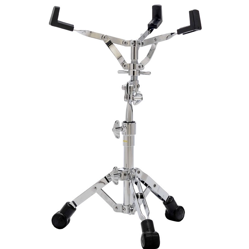 楽器種別：新品SONOR/新品 商品一覧＞＞ドラム【5，000円〜20，000円】 商品一覧＞＞スタンド/スネアスタンド/SONOR 商品一覧＞＞安心してお買い物頂けるよう、スネアもシンバルも丁寧梱包でお届けします！SONOR SN-SS2000 [2000シリーズ スネア・スタンド]商品説明Hardware 2000 Series / Snare Stand / SN-SS2000【シンプルながらも質実剛健なソナーのコンセプトを受け継いだ、エントリークラス・2000シリーズ・スネアスタンド！】＜主な特徴＞・スマートで剛健な支柱形状・180度方向に無段階調整可能な、シンプルな構造のプレート挟み込み式ギアレス・バスケット・ティルター・安定度の高いダブルブレイス・レッグ採用・人間工学に基づいて設計されたウイング・ナット・多角度なセッティングに対応したラバー・フット。・重量：約2.8kg・高さ調整幅：約47-64cm　※設置面からバスケット部中心までの高さです。イケベカテゴリ_ドラム_スタンド_スネアスタンド_SONOR_新品 SW_SONOR_新品 JAN:4044661460922 登録日:2021/03/05 ドラムハードウェア ソナー ゾノア ゾナー