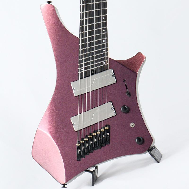 楽器種別：新品Ibanez/新品 商品一覧＞＞エレキギター【190，000円〜365，000円】 商品一覧＞＞変形タイプ/Ibanez 商品一覧＞＞当店のギターは、出荷前に専門スタッフが検品・調整しているので安心です！Ibanez ALPHA A528-CMG (Coral Mirage) [SPOT MODEL]商品説明2026 New Series ALPHA 8 String Model for the modern， cutting-edge guitar playerIbanezが送る、今を生きるモダンメタル・プレイヤーに向けた新シリーズ ALPHA◆Parallel Wizard AS-7/-8 5pc Maple/Walnut neck強度に配慮したうえでナチュラルなサウンドを志向した、メイプル材とウォルナット材を5pcに組み合わせて完成するネックです。低音弦側に向かって緩やかな丸みを帯びる非対称形状を採用しつつ、ネックの全長に渡って21mmの厚みで統一したネックシェイプです。スウィープ奏法やスキッピング奏法などのテクニカルな奏法を容易にする自然なグリップ感を追求しています。◆Ebony fretboard素早い音の立ち上がりと、豊かなサステインが特長です。◆Luminescent side dot inlay照明などでめまぐるしく変化する演奏環境に対応してくれる、蓄光材ドット・ポジションを採用しています。◆Jumbo Stainless Steel fretsメンテナンス性に優れ、音の立ち上がりが早く、コード弾きでも分離が良く、単音弾きでもクリアな出音を特長としています。軽いタッチで押弦でき、速いパッセージを弾いたり、スムーズなチョーキングを行える点に優れている、ジャンボサイズを採用しています。◆American Basswood bodyクセがなく、ナチュラルでフラットなサウンドが特長、アメリカン・バスウッド材を採用。サウンドや重量バランスに影響を与えない範囲で軽量化を求め、40mmボディ厚を採用。◆Ergonomic Elbow contour安定性とプレイアビリティ向上を求め、肘が当たる箇所はわずかなくぼみを形成するようにスクープされています。◆Flat body edge (lower side)座って、両脚でギターを挟み込むフォームで演奏する際、安定した弾き心地を得られるように、ボディ下部を幅広く平らにカットしています。◆Ergonomic rear body contourボディ裏面上部には、輪郭に沿って全長にわたるカットを施しています。このカットにより、構えた際にギターが自然に上向き、体に密着することで指板を見やすくなり、演奏性を高めます。◆Neck Jointステンレス製のオーバル・プレートを用いた2本のネジに、ボディから直接打ち込まれる1本のネジを加えた、ユニークな3点止めボルト・ジョイントを採用しています。強度を確保しながらも、ハイ・フレットへのアクセス性と演奏性を飛躍的に高めています。◆Rear output jack立奏や座奏のどちらの演奏姿勢においても、シールド・ケーブルがパフォーマンスの妨げにならないよう、リア・アウトプット・ジャックを採用。◆Fishman Fluence Modern Humbucker Alnico / Fluence Modern Humbucker Ceramic pickupsノイズを極限まで排しながら、アグレッシブなトーンとパワフルなアタックを実現した、Fishman製Fluence Modern Humbuckerピックアップを搭載しています。Fishman Fluence Voicing switch により、下記種類のヴォイシング切り替えが可能です。○Fishman Fluence 3-Voice Alnico（アルニコ）Voice 1: ダイナミクスとピッキング・ニュアンスに優れた、丸みと厚みのある高出力サウンド。Voice 2: ネック・ポジションに最適な、クリーンで芯のある歯切れの良いトーン。Voice 3: ガラスのようにクリアで澄み渡るシングルコイル・サウンド。○Fishman Fluence 3-Voice Ceramic（セラミック）Voice 1: 鋭いアタックとタイトな低音が際立つ、高出力サウンド。Voice 2: オーガニックでパンチのある、パッシブ・ライクなトーン。Voice 3: 明るくクリアで抜けの良いシングルコイル・サウンド。◆Mono-rail G2 bridge新たに開発した、各弦独立構造のブリッジです。各弦が独立した構造により、他の弦の干渉を抑えつつ弦振動をボディへダイレクトに伝達します。リセス加工を施し、ロー・プロファイルに設計しています。弦の裏通しと表通しの両方に対応する画期的なブリッジです。クリアでサステインに優れる、ブラス製サドルを搭載しています。◆Gotoh MG-T locking machine heads弦交換の利便性を追求し、チューニング・スタビリティに定評のあるGotoh製 MG-T ロッキング・マシンヘッドを搭載。ダイヤルを回すことにより、ポスト穴に通した弦を簡単にロックできる構造です。※画像はサンプルです。製品の特性上、杢目、色合いは個体ごとに異なります。【About ALPHA Series】ギタリストはもっと、自由になれる。その信念から生まれたのが、Ibanezの新たな挑戦であるALPHAシリーズです。一目でそれと分かる、究極の機能美を追求したエルゴノミック・フォーム。立奏でも座奏でも、まるで身体に同調するかのように馴染むフィット感が、奏者の感性をダイレクトに指先へと伝えます。その高い演奏性を支えるのは、ハイ・フレットの限界を感じさせない新設計のネック・ジョイント。そして、マルチスケール構造がもたらす適度なテンション感によって、重厚感と精緻感が共生する、濁りのないトーンを描き出します。伝統を越え、未踏の領域を切り拓く。ALPHAをその手に取った瞬間、あなたの音楽の物語は、新章へと突入します。商品詳細SpecsNeck Type Parallel Wizard AS-8 5pc Maple/Walnut neckBody American Basswood bodyFretboard Ebony fretboard w/Mother of Pearl Step off-set dot inlay & Luminescent side dot inlayFret Jumbo Stainless Steel fretMachine heads Gotoh MG-T locking machine headsBridge Mono-rail G2 bridgeNeck Pickup Fishman Fluence Modern Humbucker Alnico 9 (H) neck pickupBridge Pickup Fishman Fluence Modern Humbucker Ceramic 9 (H) bridge pickupControls， Pickup selector 1 Volume， 1 Tone， 3-way lever switchOther Switches Fishman Fluence Voicing switchHardware Color BlackString gauge .009/.011/.016/.024/.032/.042/.054/.065 (D'Addario EXL120-8)Tuning (from top to bottom) 1E，2B，3G，4D，5A，6E，7B，8F#Neck DimensionsScale 698mm - 648mm /27.5 - 25.5Width at Nut 55mmWidth at Last Fret 78mmThickness at 1st 21mmThickness at 12th 21mmRadius 508mmR専用ギグバッグ付属イケベカテゴリ_エレキギター_変形タイプ_Ibanez_新品 SW_Ibanez_新品 JAN:4549763374851 登録日:2026/05/28 エレキギター アイバニーズ イバニーズ