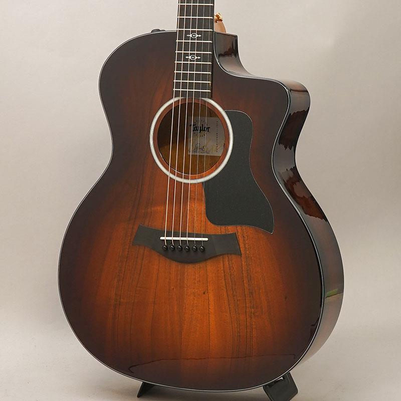 楽器種別：新品TAYLOR/新品 商品一覧＞＞アコースティック・エレアコギター【190，000円〜355，000円】 商品一覧＞＞エレアコギター/TAYLOR 商品一覧＞＞アコギ買うなら、当店で！出荷前の検品・調整はもちろん、丁寧梱包でお届けします！TAYLOR 224ce-K DLX テイラー商品説明コア材を使用したニュー200DLXシリーズ！Taylor 200 Seriesこちらはグランドオーディトリアムシェイプ、ソリッド・コアトップ、レイヤード・コアサイド＆バック、サペリネック、エボニー指板＆ブリッジのウッドマテリアルの「224ce-Koa DLX」。ボディがオールコアウッドで製作されており、コアならではの独特のサウンドを奏でます！ピックアップ・システムには新しく開発されたExpression System II（エクスプレッション・システム II）を搭載しております。 ES2のピエゾはサドルの下ではなく、サドルの側面に接する構造となっており、コンプレッション感の無いよりクリアーなサウンドになっております。また、それによりボディ全体の振動もしっかりとアウトプットすることが出来ます！商品詳細Top:　Solid Hawaiian Koa (gloss finish)Back and Sides:　Layered Hawaiian Koa (gloss finish)Neck:　Neo Tropical MahoganyNut Width:　1-11/16Fingerboard: Crelicam EbonyBridge: Crelicam EbonyScale Length: 25-1/2Pickups: Expression System 2ハードケース付きイケベカテゴリ_アコースティック・エレアコギター_エレアコギター_TAYLOR_新品 SW_TAYLOR_新品 JAN:0887766126621 登録日:2026/02/27 エレアコ テイラー テーラー