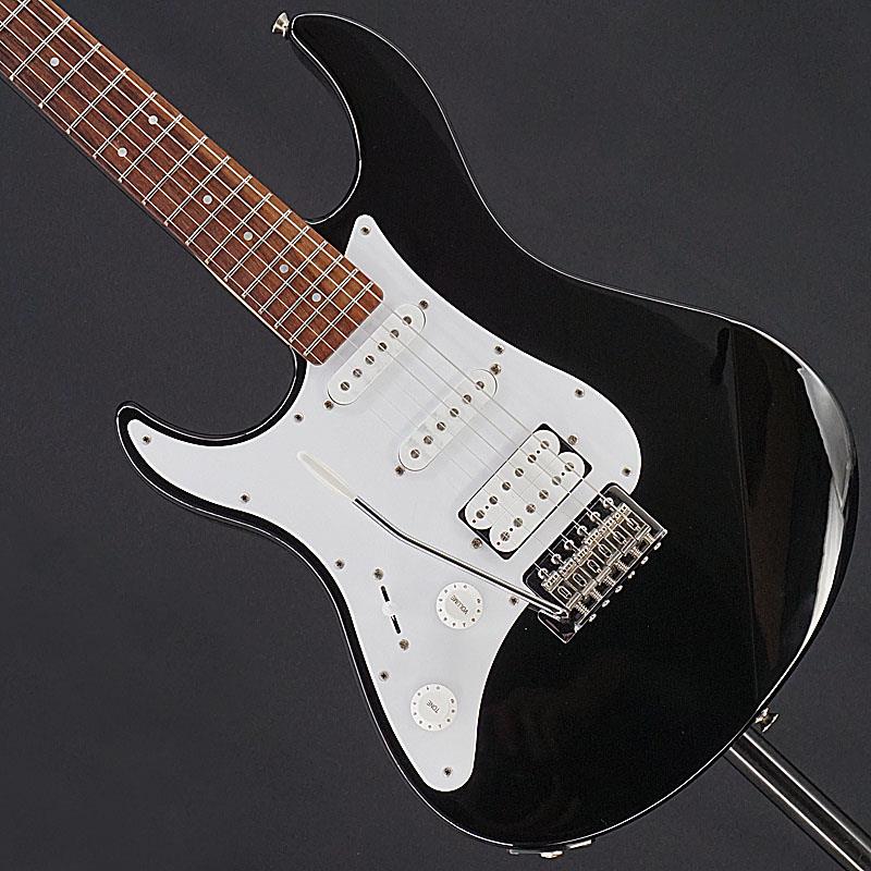 楽器種別：ユーズドYAMAHA/PACIFICA Series 商品一覧＞＞YAMAHA/ユーズド 商品一覧＞＞エレキギター【15，000円〜35，000円】 商品一覧＞＞STタイプ/YAMAHA 商品一覧＞＞当店のギターは、出荷前に専門スタッフが検品・調整しているので安心です！YAMAHA USED 中古 PACIFICA112JL (Black) [SN.HOJ023213] ヤマハ商品説明日本が世界に誇る老舗ブランドYAMAHA。優れた汎用性で人気の高いPacificaのお買い得中古が入荷！こちらはレフトハンド・モデルのPAC112JL。高出力なオリジナルのP.U.をSSHレイアウトにて搭載し、シャープなトーンからファットなサウンドまで幅広く出力。フラットな指板Rや大きめのフレットにより演奏性も高く、ジャンルやスタイルを問わずお使い頂ける扱いやすい逸品といえるでしょう！個体状態といたしましては、多少の打ちキズやスリキズ、パーツのくすみ、ピックガードとピックアップカバー上の弾きキズ等生じているプレイヤーズ・コンディションとなります。フレットは7割程度の高さを残し、ネックまわりや電装系含め演奏面での支障はございませんので、これからもガンガンお使いいただける1本としてお迎えいただけます。優れたコストパフォーマンスと充実のスペックを兼ね備えた本機、ぜひともこの機会をお見逃しなく！※本商品は認定中古の対象外となりますため、中古保証は付属いたしませんこと、あらかじめご承知おきください。汎用ソフトケース付属商品詳細Body.....AlderNeck.....Maple， Bolt OnFingerboard.....Rosewood， 350RFrets.....22Scale.....648mm/25.5inch (Long)Bridge.....YAMAHA Original TremoloPickups.....YAMAHA Ceramic Single Coil (Front & Center) & Humbucker (Rear)Controls.....Volume， Tone (Coil-tap)， 5way Lever SWイケベカテゴリ_エレキギター_STタイプ_YAMAHA_PACIFICA Series_ユーズド SW_YAMAHA_ユーズド JAN:2500010833103 登録日:2026/03/09 エレキギター ヤマハ やまは パシフィカ