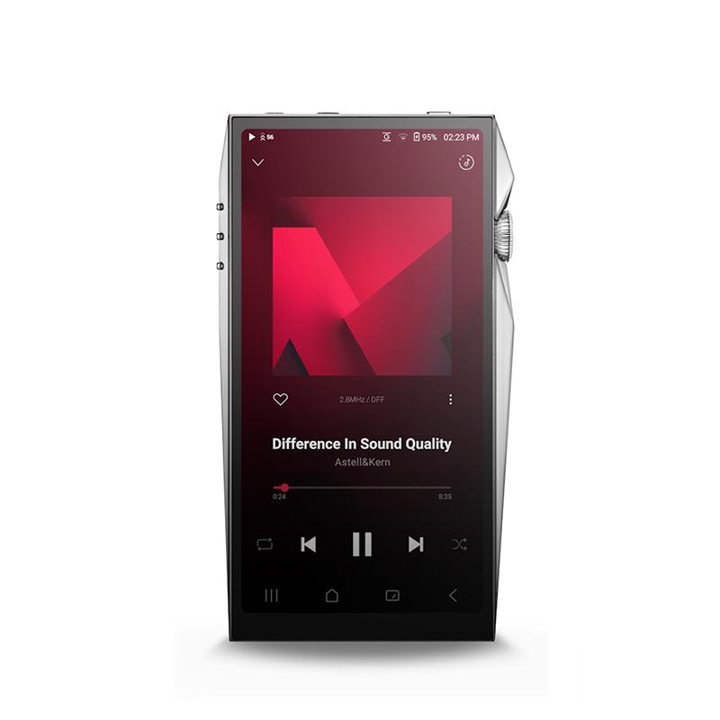 楽器種別：新品Astell&Kern/新品 商品一覧＞＞レコーディング【400，000円〜745，000円】 商品一覧＞＞レコーダー・プレイヤー/プレイヤー/Astell&Kern 商品一覧＞＞パワーレックは、専門スタッフに気軽に相談できる渋谷発のDTM・レコーディング機材専門フロアです。Astell&Kern A&ultima SP4000 Silver (シルバー)(アステルアンドケルン)(ポータブルプレイヤー)(デジタルオーディオプレーヤー)(DAP)(DAC)(768KHz 32bit)(Bluetooth)(IRV-AK-SP4000-SV)商品説明【製品の特長】- Built on Legacy， Evolving Perfection -独自のOCTAオーディオ回路構造とHigh Driving Modeによるプレミアム音質Astell&Kern初となるFull Android OSサポートの新フラッグシップモデルA&ultima SP4000は、SP3000に続く3年間のたゆまぬ研究と革新から生まれた、Astell&Kernの最新フラッグシップ・デジタルオーディオプレーヤーです。最先端技術と最高峰のスペックを融合したフラッグシップラインナップであるA&ultimaシリーズの一翼を担うSP4000は、かつて究極のリファレンスと称されたSP3000の枠を超えた存在です。先進のOCTAオーディオ回路構造を採用したSP4000は、オーディオエンジニアリングの真髄を凝縮し、洗練され、パワフルで、原音に限りなく近い、これまでにないサウンド体験を提供します。SP4000で、新次元のサウンドを体験してください。●【Built on Legacy， Evolving Perfection】最新技術を駆使した新フラッグシップDAP『A&ultima SP4000』は、先進のOCTAオーディオ回路構成を採用し、最先端技術と最高峰のスペックの融合によって、前フラッグシップモデルであるSP3000を超えるオーディオエンジニアリングの真髄と新次元のサウンドを提供する最新フラッグシップモデルです。[Built on Legacy， Evolving Perfection] Astell&Kernの3年間のたゆまぬ研究と革新から生まれた新フラッグシップモデルA&ultima SP4000で、新次元のサウンドを体験してください。●OCTAオーディオオーディオ回路構造による真のQuad DAC構成SP3000ではデジタルとアナログの信号処理構成を1:2の割合で分離していましたが、SP4000では1:1のアーキテクチャーに進化しました。AK4191EQとAK4499EX DACが1対1の状態で4基搭載した、真のQuad DAC構成となる独自のOCTAオーディオ回路構造採用により、信号処理能力を大幅に強化。AK4191EQデジタルプロセッサー1基とAK4499EX DAC 1基が対になるこの新構造により、ノイズを分散させることなく、デジタル信号を1つのDACに対し正確に届けることができ、信号の分離と処理の向上が可能になりました。その結果、従来の独立デュアルオーディオ回路に匹敵する131dBという驚異的なS/N比を実現しました。●水平並列配置OP AMPによるHigh Driving ModeSP4000は、SP3000の2倍のOP AMPを使用し水平に並列配置することで、電流を大幅に増加させ、より豊かで緻密なサウンドを実現した「High Driving Mode」を搭載。これにより通常はドライブ力を上げると供給電流が増加してTHDに影響し、逆にノイズを減らすとドライブ力が不足するという長年の問題をクリアし、より深く奥行きのあるパワフルなサウンドを実現しています。Nomal ModeとHigh Driving Modeは切り替えが可能で、High Driving Mode時には水平並列配置したOP AMPを全て使用し、四輪駆動車が悪路を確実に走破するような、トルク感があり力強く安定した出力によって、繊細な音のディテールまで正確に再現し、より深くクリアで臨場感あふれる音楽をお楽しみいただけます。[直列配置のOP AMP構成]駆動範囲は直線的に広がりますが、ノイズの増加やS/N比が低下します。音に力強さを感じる反面、荒々しさやキツさが増える傾向があります。[並列配置のOP AMP構成]駆動範囲は水平方向に広がり、ノイズの増加やS/N比の低下はありません。その結果、ダイナミックレンジが広がり、音のディテールが強調されます。●群遅延を最小化する独自のESAテクノロジーSP4000は、独自のESA（Enhanced Signal Alignment）テクノロジーを搭載し、オーディオの長年の課題の一つである群遅延を大幅に改善しました。オーディオにおける群遅延とは、各周波数が内部システムを通過するのにかかる時間差を指し、オーディオ信号内の異なる周波数が同時に到達せず、わずかな遅延が生じる現象のことを指します。ESAテクノロジーは、周波数信号をより均一に整列させ、周波数歪みを最小限に抑え、音の明瞭度と純度を向上させます。●超低ノイズ電源を実現するLDOレギュレーターSP4000は、電源部に新たにLDO（Low Dropout）レギュレーターを搭載し、従来比最大97％のノイズ低減を実現しました。LDOレギュレーターは、一般的に精密医療機器や5G通信機器に使用される高性能部品です。バッテリー電圧を安定させ、ノイズを効果的に抑制することで、よりクリーンでピュアなサウンドを実現します。●信号ロスを最小限に抑えるAny Layer HDI PCBSP4000には最高レベルのAny Layer HDI（High-Density Interconnect） PCBテクノロジーが採用されています。スマートフォンや高性能電子機器で使用されているこの高度な回路基板は、コンパクトなスペースに複雑な回路を精密に設計することを可能にします。信号経路を最適化出来ることで信号のロスを最小限に抑え、より洗練された詳細なサウンドを実現します。●純度99.9%の銅製シールド缶Astell&Kernのオーディオプレーヤーはオーディオブロックに影響を与える様々なノイズや電磁干渉を遮断するため、精密に設計されたシールド缶を搭載しています。SP4000では、Astell&Kern初となる純度99.9%の銅製シールド缶を採用し、優れたシールド性能だけでなく、これまで以上にクリアで明瞭なサウンドを実現しています。●Full Android OS採用とSRCを克服する独自カスタマイズ技術ADPストリーミングを中心とした音楽再生へのシフトが進む中、SP4000はAstell&Kern初のFull Android OSを採用しました。フラッグシップの高音質を実現するだけではなく、アプリを自由にインストールすることができることで利便性も向上させ、次世代デジタルオーディオプレーヤーとして進化を遂げています。そして独自のカスタマイズ技術ADP（Astell&Kern Direct Path）により、Android OSのサンプリング制限（SRC）を克服しました。これにより、ストリーミング環境においてもビットパーフェクトなロスレス再生を可能にしました。●VSEを使用したAdvanced DAR第2世代DAR（Digital Audio Remaster）技術となるAdvanced DARを搭載し、より高精度なアップサンプリングを実現しました。オーディオファイルを直接DARエンジンに送らず、まずVSE（Virtual Sound Extender）を使って失われた倍音を仮想復元し、初期段階で音質を向上させます。その後、高度なDARエンジンが2段階目のアップサンプリングプロセスを、より正確に実行します。この2段階のアプローチにより、リスナーはこれまで以上にオリジナルレコーディングに近い、深く没入感のあるサウンドを楽しむことが可能になります。【PCM変換DAR】・44.1/88.2/176.4KHzのPCMは352.8KHzに変換して再生されます。・48/96/192KHzのPCMは384KHzに変換して再生されます。※PCMアップサンプリングのDARを選択している場合、DSD再生時のPCM変換は行われません。※量子化ビット数16/24/32bitは全て32bitに変換されます。【DSD変換DAR】・96KHz以下のPCMファイルは、DSD128に変換して再生されます。 ・176.4KHz以上のPCMファイルは、DSD256に変換して再生されます。※DSD変換のDARを選択している場合、DSD64/128のDSDファイルは、DSD256に変換して再生されます。 ●6インチ2KディスプレイとSnapdragon Octa-Core CPUSP4000は、6インチ2K（2180×1080）の高精細大画面ディスプレイを搭載しました。また、CPUにはSnapdragon 6125Octa-Coreプロセッサーを搭載し、その高性能CPUと8GBのDDR4メモリによって優れたサウンドパフォーマンスと、高速なシステムレスポンス、快適かつスムーズに動く再設計された新世代ユーザーインターフェースを楽しむことができます。SP4000は、CPU、メモリ、無線通信部を1つのモジュールとして構成し、デジタル回路部を同一エリアに配置することで、1つのSoC（System on a Chip）を実現。デジタル回路の発熱やノイズを低減し、オーディオ専用の回路スペースを確保することで、回路構成全体の効率を最大限に高めています。●機能性とエモーショナルなデザインを融合した第4.5世代UISP4000は、機能性とエモーショナルな体験を両立するアップグレードされたUIを採用しました。メイン画面では、アルバムをスワイプするとLPがスライドして表示されるアニメーションを採用し、音楽を選ぶという行為を視覚的に楽しめるようにしています。インターフェースはAstell&Kernのシグネチャーであるクリムゾンテーマを踏襲し、ブランドのアイデンティティを反映し、洗練されたモダンなデザインの中に独特のエモーショナルな感覚を表現しています。 Crimson Theme + Interaction[Edge]端正で角のないラインは、デバイスの物理的なデザインと呼応し、そのアイデンティティをスクリーンにシームレスに溶け込ませることで、印象的でエッジの効いた美しさを実現しています。[Simple]多彩な機能を搭載しながらも、インターフェースは直感的でユーザーフレンドリーな設計です。グラフィックスはシンプルで控えめなため、ユーザーは気が散ることなく現在の画面に集中できます。[Sensibility]モーションエフェクトは、感情移入を高め、ユーザーとのインタラクションを向上させます。●ハウジング素材にStainless Steel 904L採用A&ultimaシリーズの目標である「革新的で妥協のないデザインとクラフトマンシップを駆使しながら、誰にも真似のできない最高の価値を提供する」ために、SP4000はStainless Steel 904L をハウジング素材に採用。904Lは、一般的なステンレスよりも硬く、加工が難しいため、非常に手間と時間がかかります。しかし、優れた耐久性と耐食性により、美しさを失わない特性を持っているため、全ての素材や部品の完成度を追求しなければならない高価な高級時計によく使用され、何物にも代えがたい素晴らしい輝きを放ちます。熟練の職人技によって生み出された妥協のない美しさと高級感をぜひ体感してください。●優れたオーディオパフォーマンスと高い機能拡張性・768KHz/32bit、DSD512ネイティブ再生対応・再生中の曲のビット深度情報を表現するボリュームLED・スピーカーに近い音像を実現するクロスフィード機能・Roon Ready対応（Roon ARC APP対応）・DACフィルター変更（6種類）・リプレイゲイン機能 ※192kHz/24bitまでの音源に対応・USB-DAC機能 ※Windows用ドライバーはHPからダウンロード・USBデジタルオーディオ出力、光デジタル出力（3.5mm）機能・Bluetooth 5.0、aptX HD / LDAC / LHDC コーデック対応・Bluetoothレシーバー機能「BT Sink」・デュアルバンドWi-Fi（2.4/5GHz）・ワイヤレスでのファイル転送が可能な「AK File Drop」機能・DLNA強化のネットワークオーディオ再生機能「AK Connect」対応・AirPlay対応・QC 3.0急速充電対応・PD10クレードル対応●ドイツ製プレミアムシュランケンカーフレザーケースSP4000は、ドイツが世界に誇るレザーハウスであるPerlinger（ペルリンガー）社のシュランケンカーフを使用した高級レザーケースが付属します。1864年に設立され、5世代にわたるクラフトマンシップを誇るPerlinger社は、由緒ある伝統と現代的な技術を融合させた最高級のレザーを世界中のラグジュアリーブランドに提供しています。ケースに使用されているシュランケンカーフレザーは、生後1年未満の...イケベカテゴリ_レコーディング_レコーダー・プレイヤー_プレイヤー_Astell&Kern_新品 SW_Astell&Kern_新品 JAN:8800309909033 登録日:2026/07/21 アステル＆ケルン A&K アステル&カーン