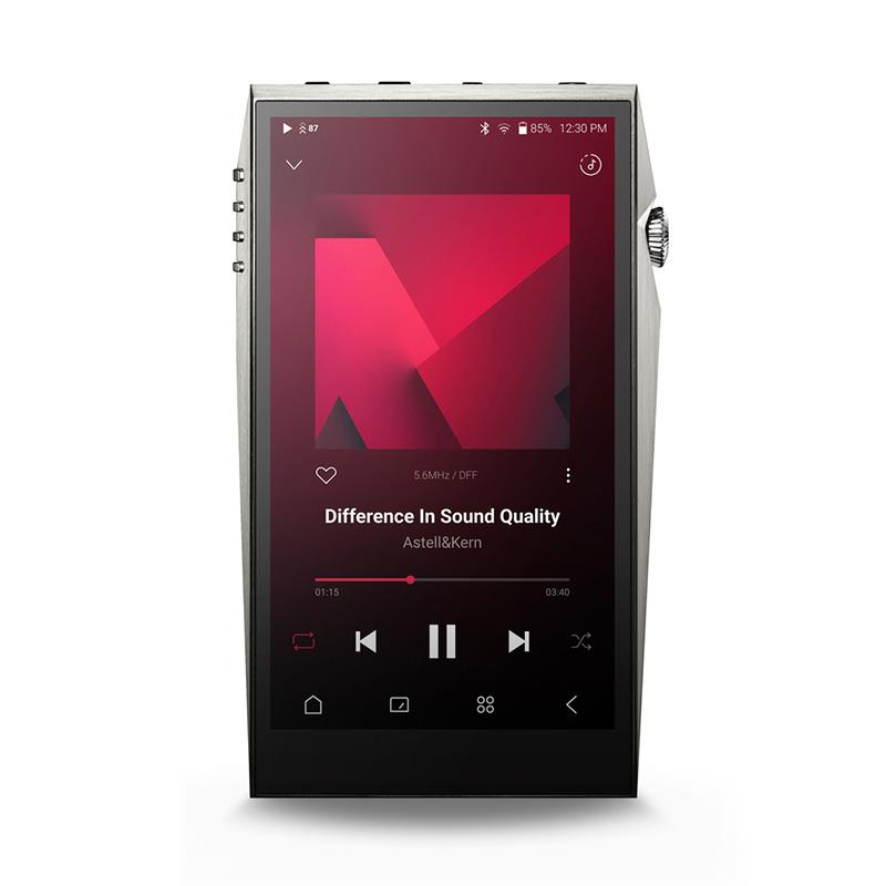 楽器種別：新品Astell&Kern/新品 商品一覧＞＞レコーディング【315，000円〜595，000円】 商品一覧＞＞レコーダー・プレイヤー/プレイヤー/Astell&Kern 商品一覧＞＞パワーレックは、専門スタッフに気軽に相談できる渋谷発のDTM・レコーディング機材専門フロアです。Astell&Kern A&ultima SP3000T (アステルアンドケルン)(ポータブルプレイヤー)(オーディオプレーヤー)(DAC)(ハイレゾ)(真空管搭載)(IRV-AK-SP3000T)商品説明【製品の特長】- Analog Warmth， Digital Precision -デュアルRAYTHEON JAN6418ミリタリースペックビンテージ真空管搭載3種の電圧が選べる真空管電流オプションと独自のトリプルアンプシステム搭載Astell&KernフラッグシップラインA&ultimaシリーズ第6弾モデル●高解像度の原音から臨場感あふれるサウンドを生み出すという理念の元、多くのユーザーから愛されたSP3000の卓越したデザインとハイレゾリューションサウンドを踏襲しつつ、音楽の感動と響きを真に捉えるオーディオプレーヤーを作り上げることが目標でした。このビジョンを念頭に開発された『A&ultima SP3000T』（エーアンドウルティマ・エスピーサンゼンティー）は、アナログオーディオの深遠な感動と永続的な本質を表現します。リアル真空管とトリプルアンプシステムは、TERATON ALPHAなどの最先端独自オーディオ技術によって補完された本物のアナログサウンドを生み出し、没入感のある聴覚体験を提供します。A&ultima SP3000Tは、アナログとデジタルの卓越した融合を提供する、既成概念にとらわれないポータブルオーディオプレーヤーです。●【Analog Warmth， Digital Precision】リアル真空管による真のアナログサウンドオリジナルの真空管は、その独特の豊かな倍音による温かみのあるサウンドで知られ、Hi-Fiオーディオの重要なコンポーネントとしての地位を確固たるものにしてきました。しかし、電源制御やフットプリントの問題など、小型化という点では実用性に乏しく、ポータブルオーディオプレーヤーには不向きでした。Astell&Kernの革新への不屈の探求において、従来のサウンドとデザインに甘んじることなく、アナログサウンドのエッセンスをデバイスに注入することで、据え置き型オーディオとポータブルオーディオのギャップを埋めることに努めました。そして、SP3000Tとミニ真空管RAYTHEON JAN6418の組み合わせで結実しました。RAYTHEON JAN6418は、オーディオファンに人気のミニ真空管で、軍用仕様として設計され、伝統的に軍用通信機器に使用されてきました。独特の暖かく柔らかなサウンドで瞬く間に評判を呼び、一般的なオーディオ機器に搭載されるようになりました。Astell&Kernは、オリジナルの真空管にはノイズや増幅率に固有の違いがあるため、音質の微細な違いにも対応するという哲学を貫くため、綿密な選定プロセスを採用しました。JAN6418を1本1本入念に測定し、ペアリングを実施。この徹底した選別により、左右チャンネルの出力偏差を最小限に抑え、より自然な再生音を実現しています。また、真空管のシールド作業は、ノイズの干渉を最小限に抑えるため、すべて手作業で入念に行われています。このような徹底した音作りへのこだわりにより、既存のオーディオプレーヤーが持つ独特の空間感やバランスを、真空管サウンドというアナログの領域に持ち込むことに成功しました。●真空管マイクロフォニックノイズの最小化コンパクトでポータブルな機器に真空管を組み込むことは、比類ない解像度と堅牢な出力を実現しながら低ノイズレベルを維持するという、技術的に困難なハードルをもたらします。SP3000Tでは、マイクロフォニックノイズを最小限に抑えるように設計されたカスタムメイドの独自ソリューションで、この課題に正面から取り組みました。真空管の構造的完全性を向上させるために膨大な時間を費やし、軽微な衝撃や振動が発生した場合でもノイズを最小限に抑えることを実現しました。1. メイン基板とは別に設計された、独立したモジュラーフレキシブルPCBデザイン2. 真空管からの一次衝撃を吸収するために設計されたシリコンモジュールケース3. 真空管のリード線に合わせたシリコーンチューブにより、リード線に沿った衝撃伝達を低減4. 真空管周囲のシリコンダンパーにより、真空管を両端から空中に吊り下げる●高級アナログサウンドのための真空管電流オプションと真空管LED搭載真空管の動作範囲をテストした結果、Astell&Kernは内部プレート電圧制御システムを新たに開発しました。このシステムは3段階で調整でき、真空管アンプの増幅率に直接影響するため、音の質感がニュアンス豊かに変化します。また、SP3000Tには視覚的に楽しめる真空管LEDを搭載。TUBEモードやHYBRIDモード時、SP3000Tの背面の真空管が発光し、繊細でスタイリッシュなアナログ感を演出します。真空管アンプの電流を微調整することで、音の密度感や空間の臨場感が微妙に変化することや、真空管ならではの温かみのある演出を体験してください。●Stainless Steel 316Lに99.9%純銀メッキを施したハウジングSP3000Tのハウジングには、耐食性に優れたStainless Steel 316Lの上に純度99.9％の銀メッキを施しています。銀は、銅や金に比べて優れた導電性を誇り、高級半導体やハイエンドオーディオコンポーネントに採用されています。銀は空気に触れることで変色する性質があるため、硫化を防ぐ特殊多層コーティングを施すなど、耐久性を高め、空気に直接触れさせない工夫を施しています。●「TERATON ALPHA」サウンドソリューションAstell&Kernが開発した主要回路を一体化した究極のサウンドソリューション「TERATON ALPHA」（テラトン・アルファ）が組み込まれています。TERATON ALPHAは、効果的な電源ノイズの除去、効率的な電源管理、歪みの少ない増幅により、オーディオ出力インターフェースを通して原音に近いオーディオ再生を実現するAstell&Kernの究極のサウンドソリューションです。アーティストやプロデューサーが意図した原音に近い音を再生するために、数万時間に及ぶ継続的な研究開発から生まれたAstell&Kernの特許技術を搭載しています。●デジタル信号とアナログ信号の完全分離の実現 好評を博したSP3000の設計思想を継承しつつ、様々な抵抗素子や部品、真空管などの回路をコンパクトにまとめ、驚異的な低ノイズ化を実現することは、従来の設計手法では不可能な課題です。この課題を解決するため、SP3000Tはデジタル信号の処理を担当するAKM「AK4191EQ」と最新フラッグシップDAC「AK4499EX」を各2基搭載し、独立したオーディオ回路設計を採用しました。一般的なデジタルプレーヤーはDAC内でデジタル信号とアナログ信号を処理しますが、SP3000Tは独自のオーディオ回路構成を採用しています。これは、入力デジタル信号のノイズをAK4191EQで低減するというもので、AK4191EQは独立したデジタルΔΣモジュレーターとして機能します。このユニークな設計では、アナログ信号のみがAK4499EX DAC内で処理され、デジタル信号とアナログ信号が別々に独立して処理されます。さらにOPアンプとTUBEアンプの信号を完全に分離する新設計を採用することで、音の分離を改善しました。この改良により、DACの性能も最大限に発揮され、低域の深みと豊かさが向上しています。また、様々なノイズや電磁波がオーディオブロックに影響を与えないよう、シールド缶が施されています。SP3000Tでは既存のシールド缶に導電性の高い高純度銀を塗布し、デジタル信号とアナログ信号を物理的に分離することで、優れたオーディオ性能と優れたシールドを実現しています。●リアル真空管とOPアンプのシームレスな融合、トリプルアンプシステムAstell&Kern独自のTERATON ALPHAテクノロジーにより、SP3000Tは本物の真空管が持つ豊かで本格的なアナログサウンドと、OPアンプが持つダイナミックで明瞭なサウンドのシームレスな調和を実現しました。SP3000Tは、3つのアンプモードを切り替え可能なトリプルアンプシステムを搭載しています。◆トリプルアンプシステム1：Astell&Kernのクリアな解像度と広がりのあるサウンドステージで定評のあるOPアンプモード2：真空管アンプの自然な温かみを再現するTUBEアンプモード3：アナログの豊かさとハイレゾの明瞭さを巧みに融合させたHYBRIDアンプモード【OPアンプモード】比類なき高解像度とダイナミクス原音を歪みなく忠実に再現するハイレゾオーディオに浸り、新たな空間感覚と比類ない明瞭度とダイナミクスが特徴です。OPアンプモードは、Astell&Kern製品の特徴である高音質の最高峰です。Astell&KernのTERATON ALPHAテクノロジーによる、極めて低いノイズ干渉と高い解像度をお楽しみください。【TUBEアンプモード】アナログサウンドの真髄真空管アンプがもたらす温かみのある質感と独特の空間感覚は、最先端のデジタルアンプにも引けを取りません。音楽の生の感情を伝える能力で有名な真空管アンプ。時代を超越したその魅力は、誕生以来オーディオファンを虜にしてきました。SP3000TのTUBEアンプモードでは、真空管ならではの滑らかで魅力的なアナログサウンドを、画期的な低ノイズレベルでお楽しみいただけます。【HYBRIDアンプモード】Astell&Kern最先端アンプテクノロジーSP3000Tは、従来のTUBEアンプモードやOPアンプモードとは一線を画す、画期的なHYBRIDアンプモードを搭載しています。HYBRIDアンプモードは、アナログの温かみとハイレゾ出力の高解像度という長所をシームレスに融合し、ユニークなトーンを生み出します。5段階の調整が可能なため、ユーザーの好みや各楽曲の特徴に合わせてサウンドを調整することができ、常に最適なリスニング体験を提供します。●Qualcomm Snapdragon 6125 Octa-core CPU搭載SP3000Tは、Snapdragon 6125 Octa-core CPUを搭載。サウンド面はもとより、高速なシステムレスポンスと、快適かつスムーズに動く再設計された世代のユーザーインターフェースを備えています。高性能CPUと、改良された8GBのDDR4メモリを搭載し、高速で滑らかな動きを提供します。CPU、メモリ、無線通信部を1つのモジュールとして構成し、デジタル回路部を同一エリアに配置することで、1つのSoC（System on a Chip）を実現しています。これにより、オーディオ専用の回路スペースを確保するとともに、デジタル回路の発熱やノイズを低減し、回路構成全体の効率を最大限に高めています。●音楽に没頭できるVUメーターGUISP3000Tは、Astell&Kern初のVUメーターGUIを搭載した画期的な製品です。VUメーターGUIは3種類あり、お気に入りの音楽を聴きながら、サウンドレベルを視覚的に表現し、リスニング体験を向上させます。VUメーターは、音声信号の電圧レベルを表示し、音量の測定と調整を支援するものです。その実用的な機能だけでなく、VUメーターのユニークなデザインとレトロな魅力が、音楽鑑賞の没入感を高めます。SP3000TのVUメーターは画面下部のナビゲーションバーからアクセスでき、アルバムアートを見ながら、あるいはストリーミングしながら、サウンドレベルをモニターすることができます。VUメーターという魅力的なインターフェースを通して、SP3000Tの真空管の豊かなアナログサウンドとエモーショナルな深みに浸ってください。●デジタルオーディオリマスター（DAR）機能を搭載SP3000Tには、AKMのサンプルレートコンバーターAK4137EQを使用したデジタルオーディオリマスター（DAR）機能を搭載しました。このDAR機能は、再生する音源のサンプリングレートをリアルタイムにアップサンプリングして、音源フォーマットの限界を超えるために開発された機能です。高いサンプリングレートによって、さらに洗練された音源再生が可能となり、繊細でアナログライクな音を提供し、倍音の豊かさ、...イケベカテゴリ_レコーディング_レコーダー・プレイヤー_プレイヤー_Astell&Kern_新品 SW_Astell&Kern_新品 JAN:8809954221392 登録日:2026/07/21 アステル＆ケルン A&K アステル&カーン