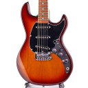 楽器種別：アウトレットエレキギター/G&L 商品一覧＞＞エレキギター【170，000円〜325，000円】 商品一覧＞＞当店のギターは、出荷前に専門スタッフが検品・調整しているので安心です！G&L USA CLF Research Skyhawk (Tobacco Sunburst)【特価】商品説明キズ有り特価品！！ボディ部に大きな打痕、その他擦り傷等がございます。現代仕様により蘇ったSkyhawk！！歴史に残る数々の銘器を開発、製造してきたGeorge FullertonとLeo Fenderが1980年に設立したG&L社。G&Lで作られる1本1本の楽器には、レオ・フェンダーのスピリットと完全性が変わらず宿っていることを思い起させる存在とし、レオ・フェンダーの妻フィリスはG&Lの名誉会長としてG&L社に残っています。USA製品には、フィリス・フェンダーのサイン入り認定証が付属致します。こちらの一本は、ボディにオクメ材、ハードロックメイプルネックにチェチェン指板を採用というマテリアルが既に独特なこの一本。ネックグリップはmodern Classicを採用した薄めのネックシェイプ。ローポジションからハイポジションまでグリップ感の変わらない演奏性に優れたネックシェイプ。22フレット仕様の指板Rは9.5Rと浅く、フレットにはミディアム・ジャンボを装備することでストレス無くフレットが押さえられ、弦高を低くしたセッティングにも対応。トラスロッドには、順反り逆反りとのみ圧力の掛かるDouble Action Truss Rodを使用。更には、G&L社では最終調整を、コンピューター制御によってネックコンディションを調整する｢Plek｣処理されております。最先端技術にて仕上げられたネックは演奏性に優れた素晴らしい仕上がり。ブリッジには、G&L社オリジナルのトレモロユニットを装備。弦振動はウッドグレイン(木目)に沿って伝導すると考えたレオ・フェンダーは、安定したスムースなアーミングを実現する2点支持のヴィブラートユニットを、サイズの大きいブラス製アンカー、ブラス製サドル＆ブロックを使用することで、トレモロアームの安定性と性格にボディ内部に弦振動を伝導したダイレクトな鳴りを得られる構造。アームバーは差込タイプを採用しており、レンチでトルク調整できるので、ねじ込み式の様なガタツキは無く滑らかなアームングが可能。ペグにはロトマチックタイプのオリジナルペグを装備。完成されたボディアドハードウェアから生み出された鳴りを出力するピックアップには、G&L社ファクトリー内で製造されるオリジナルのピックアップを装備。こちらのモデルは、レオ・フェンダーのスピリッツが最も色濃く注ぎ込まれた主要ピックアップと云える｢Magnet Field Design｣ピックアップを搭載した3S仕様。セラミックマグネットを独自のスペーシングで配置した上で、発せれる磁界そのものをコントロールした構造を採用。高次元でバランスの取れた磁界は、程よいパワー感と纏まりのあるミッドレンジを実現。各弦独立した高さ調整が可能なポールピースは、MFDピックアップならではのビジュアルと同時に、弦毎に微調整をしたいプレイヤーにも細かく対応することが可能。ミドル・ピックアップは逆巻逆磁極になっているので、ミックストーン時にハムバッカー同様のハムキャンセル効果が得られます。コントロールは、5wayレバースイッチとマスターボリューム加え、2つのトーンにトレブル＆ベースのコントロール。通常のトーン回路では、必要としている実用的な帯域まで低減されてしまい、パワー感やあ音量そのものも損失してしまうと考えたレオー・フェンダーが考案したコントロール。エレキギターの美味しいレンジはそのままに、プレイヤーにとって不要なトレブル＆ベースをピンポイントでカットすることが可能。フルでカットしても音圧の下がらない、レオ・フェンダーならではの考え抜かれたコントロールと言えます。ボリュームポットにはハイパスコンデンサが装備されているので、ボリュームを絞っても高音域が削られない仕様となっています。フルボリュームでリード、6〜7位置でバッキング、5以下でクリーンと言った使用方法もお勧めできるほどレンジの広いボリューム・コントロールです。こちらのモデルのミニスイッチは、ピックアップ・レイアウトを切り替えるExpander Pickup Switchを搭載。レオ・フェンダーの開発したExpanderスイッチは、通常セレクトする5wayピックアップのコンビネーションに加えて、ON時には「ネックPU+ブリッジPU」と、「ネックPU+センターPU+ブリッジPU」のコンビネーションが選択可能。TLスタイルのミックスサウンドなど、多彩なサウンドバリエーションを出力可能。80年代に登場して以来、長い時を経て現代的なプレイアビリティに沿って変化した『Skyhawk』。ボディサイズがSTタイプに比べやや小さめであり、弾き心地になんの違和感を感じないバランス性と、当時を匂わすOld School Urethaneフィニッシュは、新品のギターに『慣れる』という概念を打ち消すほど。オクメ+チェチェンの組み合わせは、しっかりとした音の芯とふくよかな倍音、気持ちの良い粘りをアウトプットしてくれます。レオ・フェンダーのスピリットと完全性が宿った「G&L」だからこそ出来る、過去と現代の融合体はまさに逸品！現在国内流通極少の本商品、是非お見逃し無く！！※画像は一部、サンプル品になります。■SPECBody : OkoumeNeck : Hard-rock Maple/Modern Classic-ShapeFingerboard : Chechen， 9.5RadiusFrets : 22F， Medium JumboTuners : G&L StandardPU : Leo Fender-designed G&L MFD single coils w/Rev-wound Middle pickups Pickguard :3-ply BlackBridge : G&L Dual-Fulcrum vibrato with forged brass saddlesControl : 5-Way Switch， Master Volume， Treble & Bass Control， mini-toggle expanderFinish : Old School UrethaneHC : Deluxe Black Tolex 【S/N:1807109】 ■Deluxe Black Tolex、スペックシート、認定書他付属※G&L社ではオプションが多数用意されており、カスタムオーダー可能となっております。ご相談などございましたら、お気軽にお問い合わせ下さい。イケベカテゴリ_ギター_エレキギター_G&L_アウトレット 登録日:2020/01/27 エレキギター ジーアンドエル ジーエル ジー＆エル