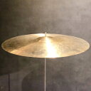 楽器種別：ユーズドシンバル/Funch Cymbals 商品一覧＞＞シンバル【80，000円〜160，000円】 商品一覧＞＞安心してお買い物頂けるよう、スネアもシンバルも丁寧梱包でお届けします！Funch Cymbals 【値下げしました！】3rd Anniversary Ride 22 [2185g]【委託中古品】商品説明【ハンドメイドシンバル「Funch Cymbals」のシンバルの中古品が入荷致しました！】※キズや汚れ、打痕などの使用感がございます。デンマークのシンバル職人Lasse（ラッセ）氏が手掛けるハンドメイドシンバルブランド「Funch Cymbals」。同ブランド3周年を記念して製造されたこちらのモデルは、22インチサイズながら重さ2185gと軽く、オールドシンバルを意識した小さめのカップで、重力にのみ任せたスティックの繊細な一打から広がる芳醇で経年変化を感じさせるようなVintageライクなサウンドは一級品となります。サイズ：22インチウェイト：約2185gイケベカテゴリ_ドラム_シンバル_Funch Cymbals_ユーズド JAN:2500190023301 登録日:2022/11/03 ファンチ シンバル