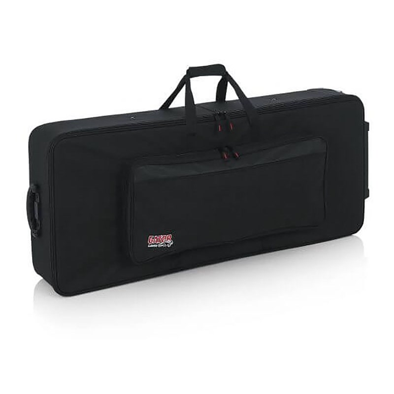 楽器種別：新品GATOR/新品 商品一覧＞＞シンセサイザー・電子楽器【25，000円〜55，000円】 商品一覧＞＞シンセ・キーボードアクセサリ/ケース/GATOR 商品一覧＞＞国内最大級のLM鍵盤楽器&アコーディオンの専門店「鍵盤堂」と電子ピアノ専門フロア「あのぴあの」が鍵盤楽器のご要望を幅広くサポート致します。GATOR GK-61【61鍵用セミハードケース】※配送事項要ご確認商品説明------------------------------------------------------------------------------※配送事項・代金引換は承っておりませんので、予めご了承下さいませ。【沖縄・離島へのご配送について】本商品を沖縄及び離島へ発送の際は、送料別途お見積もりとなります。また、沖縄及び離島へ配送の場合、納期に1週間前後お時間を頂く場合がございます。ご注文前にお問い合わせ下さい。------------------------------------------------------------------------------重い鍵盤の移動時の苦労を軽減するキャスター付きセミハードケースです。内部にはパッド付きのベルトが装備されており、奥行きの小さいキーボードを収納した際もガタつきが気になりません！イケベカテゴリ_シンセサイザー・電子楽器_シンセ・キーボードアクセサリ_ケース_GATOR_新品 SW_GATOR_新品 JAN:0716408501444 登録日:2009/09/29 キーボードアクセサリ