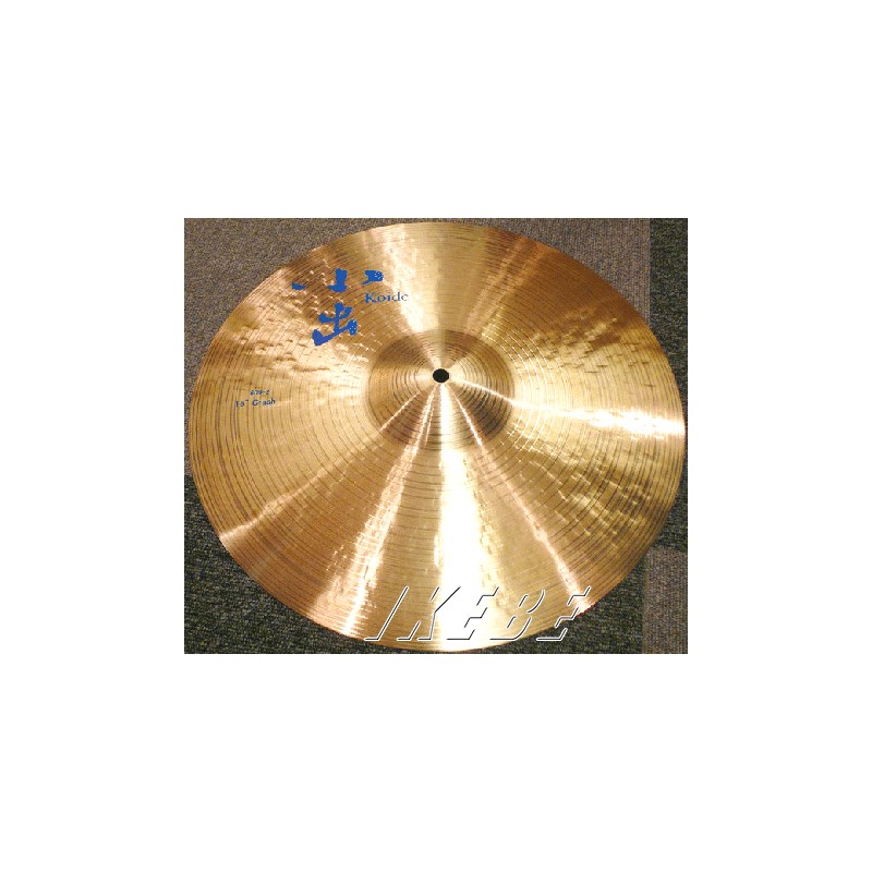 楽器種別：新品小出 koide/新品 商品一覧＞＞ドラム【25，000円〜55，000円】 商品一覧＞＞シンバル/クラッシュ/小出 koide 商品一覧＞＞安心してお買い物頂けるよう、スネアもシンバルも丁寧梱包でお届けします！小出 koide 609-16CM [609 Series Medium Crash 16]商品説明☆小出シンバル、ついに入荷です！！☆◆609シリーズ◆トルコ製B20アロイを丹念にハンマリングして仕上げられた、これからのキャストシンバルのスタンダードです。日本ならではの金属加工技術を活かし製造された小出シンバルをお試しください。●16インチ ミディアム・クラッシュハイインパクトな立ち上がりから、落ち着いたサスティーンへの自然な流れは正に芸術的です。マレットによるロールまでバランス良く響き、アンサンブルを包み込みます。イケベカテゴリ_ドラム_シンバル_クラッシュ_小出 koide_新品 SW_小出 koide_新品 JAN:4560259040166 登録日:2009/09/29 シンバル コイデ