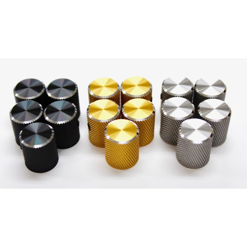 楽器種別：新品HATA/新品 商品一覧＞＞楽器アクセサリ【〜10，000円】 商品一覧＞＞ギター・ベース用パーツ/ノブ・スイッチキャップ・プレート/HATA 商品一覧＞＞品揃え豊富な当店なら弦、パーツ、ケーブルなどのアクセサリーがまとめて揃います！HATA アヤメミニノブ5個セット 【インチφ6.0/ゴールド/ドットなし】 【特価】商品説明実用性を極めたコントロール・ノブ登場！こちらは楽器本体やアンプのEQや、エフェクターのツマミ用に向いているミニノブです。コントロール部に3EQ＋ミニスイッチが搭載されている楽器の場合、狭いスペースの中にスムーズな操作性を持たせる為にイコライザー部分のノブサイズをヴォリュームやバランサーよりも小型なミニノブを搭載していることが多く、本商品はそのようなスペースへの取り付けが可能なミニノブとなります。美しい外観と機能性により、ユーザーのモチベーションを高めてくれる新たなアイテムとなっております。是非お試しになってみてください。※ノブのみですので箱などの付属品は御座いません。レンチなどが必要な場合には別途ご用意ください。※展示品入れ替え特価のため、外装に小傷、くもりなどが見受けられる場合が御座いますが、使用に影響は御座いません。イケベカテゴリ_楽器アクセサリ_ギター・ベース用パーツ_ノブ・スイッチキャップ・プレート_HATA_新品 SW_HATA_新品 JAN:2500040004191 登録日:2024/11/08 ギターパーツ パーツ