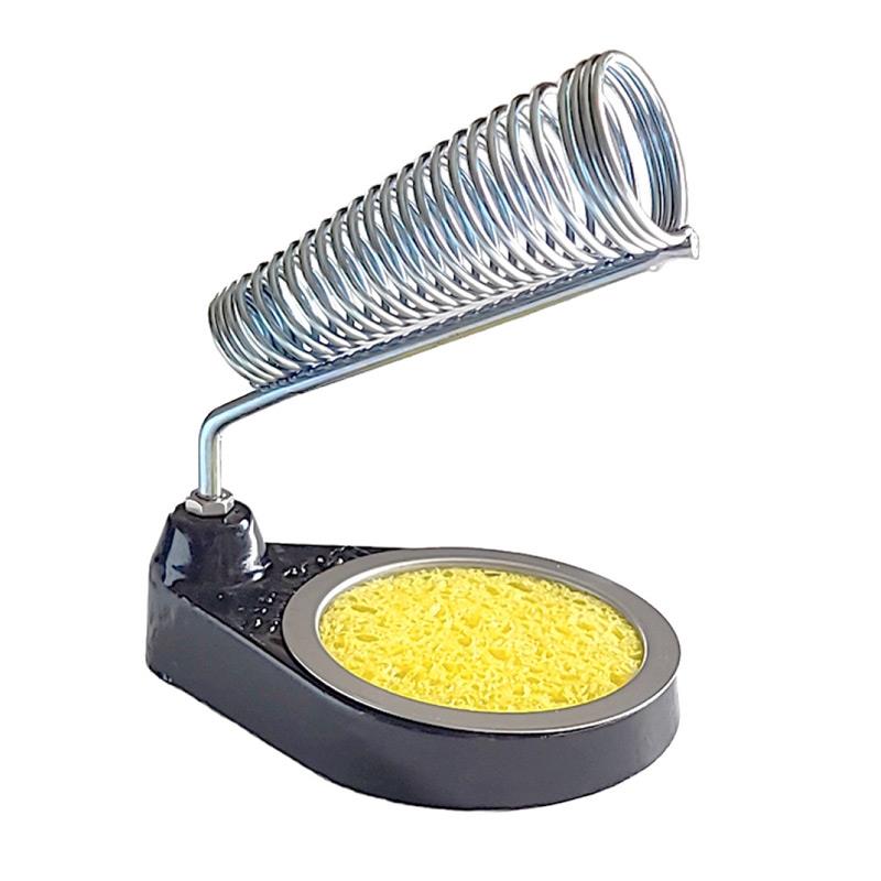楽器種別：新品goot/新品 商品一覧＞＞楽器アクセサリ【〜5，000円】 商品一覧＞＞メンテナンス用品/その他メンテナンス用品/goot 商品一覧＞＞品揃え豊富な当店なら弦、パーツ、ケーブルなどのアクセサリーがまとめて揃います！goot はんだこて台 [ST-11]商品説明goot (グット) はんだこて台放熱性の高いコイル状ホルダー採用。安全・快適な作業ができます。耐熱スポンジ付き。■幅：75mm■奥行：110mm■高さ：130mm■重量：350g日本製イケベカテゴリ_楽器アクセサリ_メンテナンス用品_その他メンテナンス用品_goot_新品 SW_goot_新品 JAN:4975205300025 登録日:2026/05/14 グット