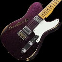 楽器種別：新品エレキギター/Fender Custom Shop 商品一覧＞＞エレキギター/Fender Custom Shop/Custom Built Telecaster 商品一覧＞＞エレキギター【505，000円〜945，000円】 商品一覧＞＞当店のギターは、出荷前に専門スタッフが検品・調整しているので安心です！Fender Custom Shop 2022 Limited Edition Caballo Tono Ligero Relic Hollow Body with F-Hole Magenta Sparkle【SN.CZ563441】商品説明2022 Limited Model！！ド派手なカラーにCustom Shopオリジナルデザインで製作される「Caballo Tono Ligero」！！こちらの一本は、「マゼンタ・スパークル」フィニッシュで仕上げられた2ピース・アッシュボディ。ボディ材はシンライン構造のセミホローボディを採用。ネック材は杢目の美しいAAAフレイム・メイプルを使用した1ピースネック仕様。ボディ＆ネックフィニッシュはオール・ラッカー仕上げ。ボディはスパークルフィニッシュで見え難いですがウェザーチェックやダメージ加工が施され、ネックグリップ部は1F〜12F付近が剥がされいます。木材の触り心地が滑りの良い演奏性を生んでいます。ネックシェイプは「10/56 V」シェイプの若干ファットなVネック。Nocasterネックに比べ、握り込んだ演奏時もコンパクトなグリップ感。指板ラディアスは、若干フラットな9.5R仕上げ。フレットには、通常のビンテージサイズより若干高さのあるサイズを採用。ネックグリップ、指板ラディアス、フレットサイズから非常に演奏性の優れたネック。弦高を低くしたセットアップに対応できる万能スペックです。厳選されたアッシュ材のシンライン・ボディとフレイムメイプル・ネックから奏でられるサウンドは、コード1発鳴らすだけでクリアでハリのある太い鳴りを体感出来ます。ブリッジには、カットされたブリッジプレートにアングルのついたRSD 3wayサドルを装備。各サドルはブラス素材が使用されており、各弦毎のオクターブピッチを取る為にアングルが付けられています。激しい演奏の際に手がダメージを負わないようエッジは丸く仕上げられています。3wayサドルの裏通しボディ構造から得られるサウンドは、ストラトキャスターに比べてダイレクトかつアコースティックな鳴りが特徴。これでもかと太い響きを体感できる鳴りは流石のカスタムショップ製！！ペグには、ヘッド裏から弦を固定できるロック式を採用。1〜3弦と4〜6弦のポスト高を変更する事で減のテンションバランスを取っています。その素晴らしい鳴りを再生するピックアップはTV Jones TV Classicを二基搭載。数多くの著名なミュージシャンの使用で知られてきた、トゥワンギィー・サウンドを実現。1950年代後期に採用されたオリジナルの外観を再現し、「フィルタートロン」サウンドを最大限に発揮します。コントロールは、マスターボリューム＆トーンのシンプルな配線ですが、ピックアップにマッチした500kポット＆セラミックコンデンサーを採用。アタック・レスポンスのあるクリーンサウンド、ドライブサウンドもホロー構造による響きが良いミッドレンジの伸びを生み出しています。美しいネック材とド派手なカラーリング、演奏性に優れたネック、特徴的なTV Joneピックアップが組み合わさった素晴らしい一本をお見逃しなく！！☆Fender Custom Shopとはフェンダー社が仕入れた木材の中から厳選されたマテリアルを用い、昔ながらのハンドクラフトと高い製作技術でフェンダー・ブランドにおける最上級のギターを製作するために1987年に設立されたセクション。長い歴史を誇るフェンダー社の伝統と技術を受け継いでいるセクションであり、マスタービルダーシリーズのような世界に1本しか存在しないモデルを始めとし、限られたスタッフにより組み上げられたカスタムショップならではのラインナップはまさに最上級であり最高級。製作に使用される道具の数々は、1950〜1960年代当時に使用されていたジグ等を使用。フェンダーギターのノウハウを熟知したスタッフ達の拘りによって生み出される楽器は、弾き手を満足させる極上のクオリティとサウンドを誇り、生涯付きあうことのできる頼もしい相棒となることでしょう。■専用ハードケース、認定書他付属商品詳細■SPECBody : Select 2-piece Ash Hollow Body with F-HoleNeck : AAA Flame Maple，10/56 V-BackshapeFingerboard : 9.5 RadiusFrets : 21F，Narrow Tall #6105Tuners : Modern LockingPU ; TV Jones TV ClassicPickguard : Caballo Tono 1-ply ParchmentSW : 3-WayControls : Master Volume & Tone (Fat 50s Dual P90 Tele 500k)Bridge : 3way RSD Brass SaddlesFinish : Lacquerイケベカテゴリ_ギター_エレキギター_Fender Custom Shop_Custom Built Telecaster_新品 JAN:0717669711573 登録日:2023/03/19 エレキギター フェンダー ふぇんだー フェンダーカスタムショップ テレキャスター テレキャス